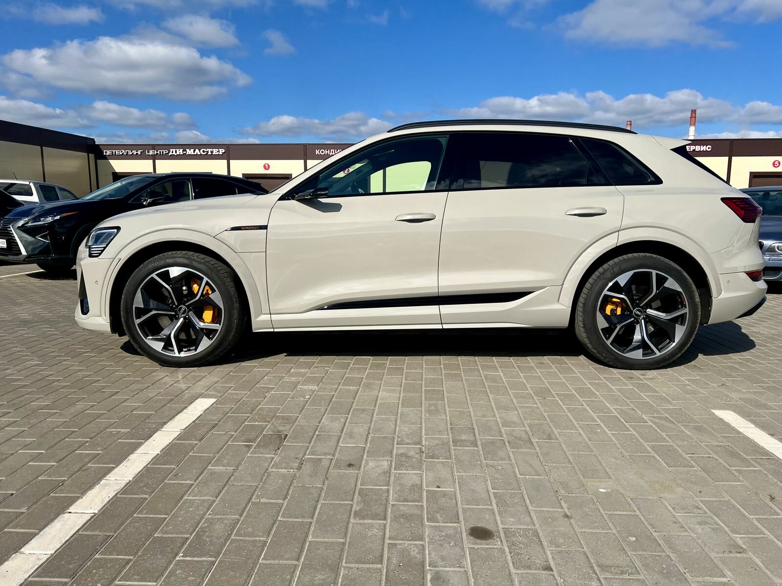 Audi e-tron S, I Quattro Внедорожник 5 дв. 2021 Серый Electro AT (370 кВт) 4WD 25601 км
