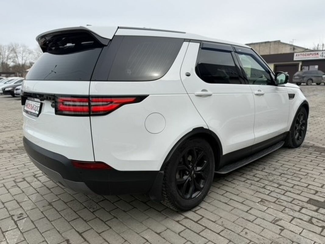 Land Rover Discovery, V Landmark Внедорожник 5 дв. 2018 Белый 3.0d AT (249 л.с.) 4WD 168010 км