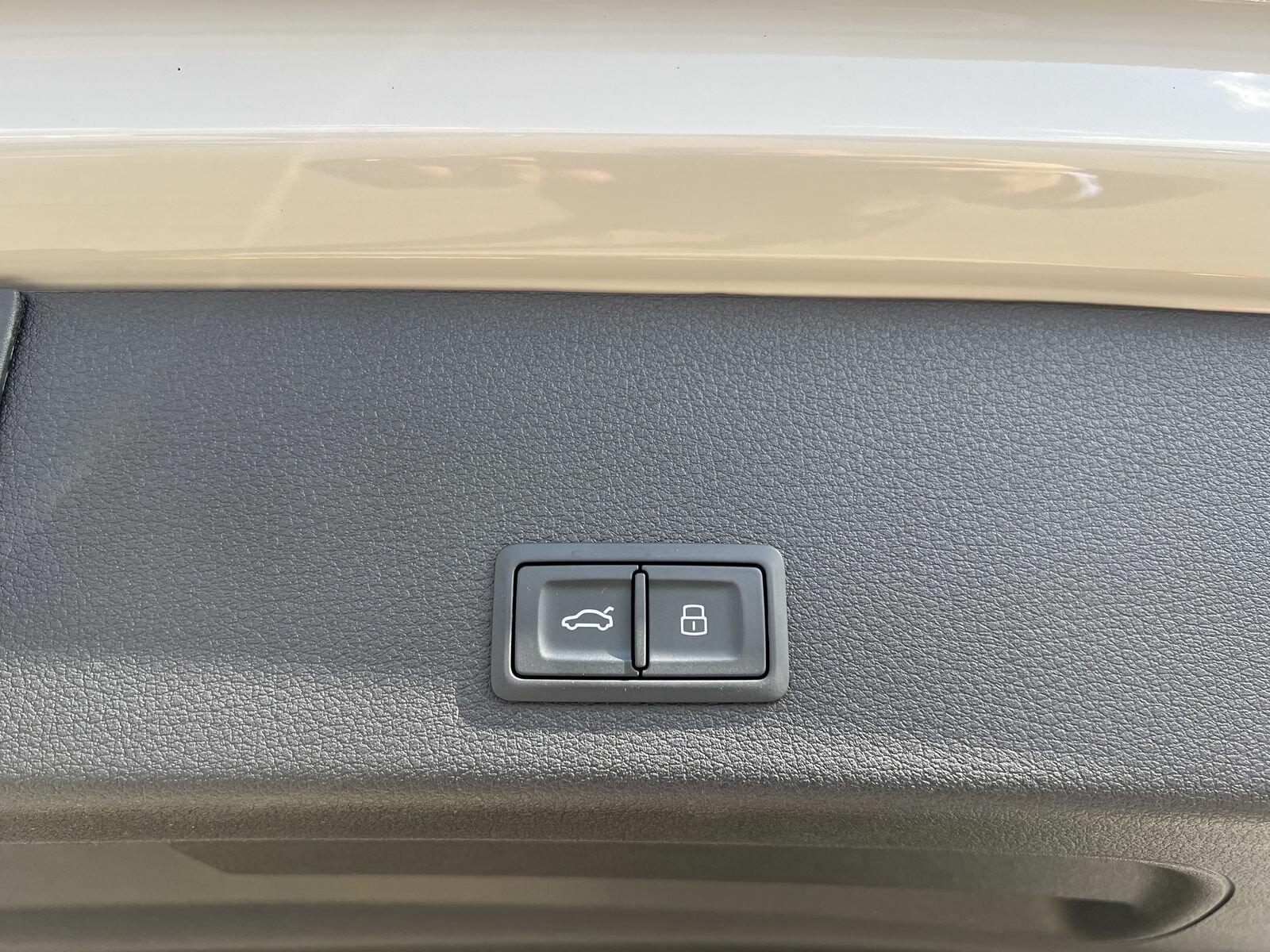 Audi e-tron S, I Quattro Внедорожник 5 дв. 2021 Серый Electro AT (370 кВт) 4WD 25601 км