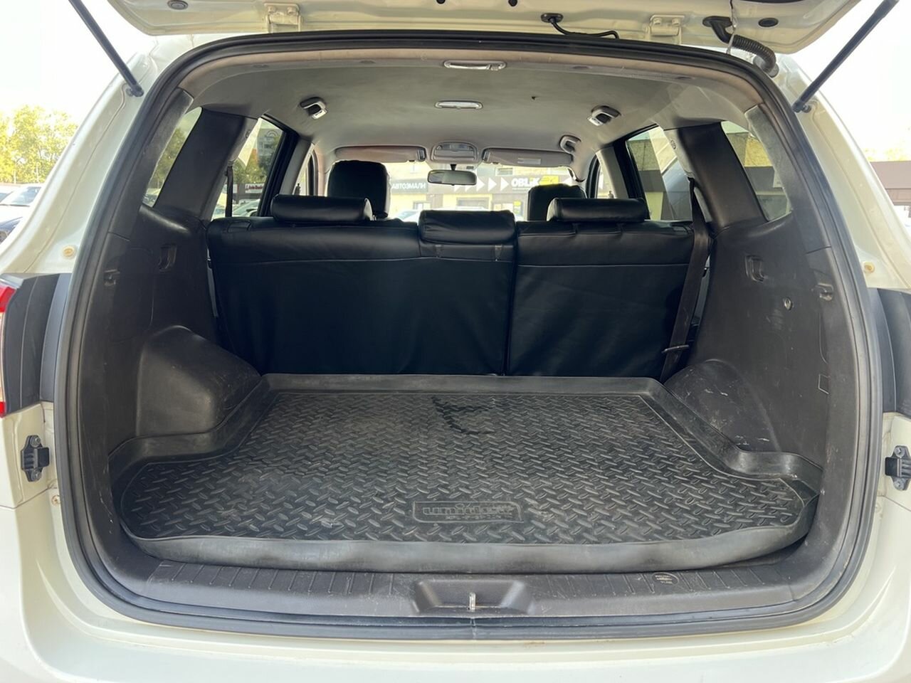 Hyundai Santa Fe, II Рестайлинг Elegance + Navi Внедорожник 5 дв. 2010 Белый 2.4 AT (174 л.с.) 4WD 335410 км