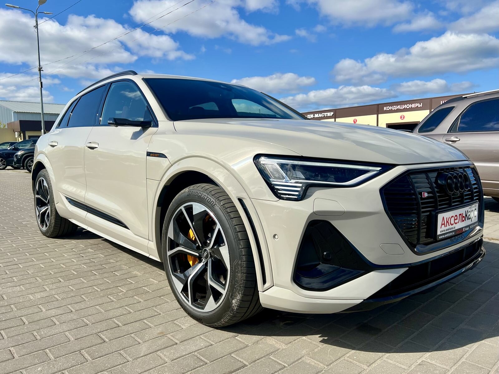 Audi e-tron S, I Quattro Внедорожник 5 дв. 2021 Серый Electro AT (370 кВт) 4WD 25601 км
