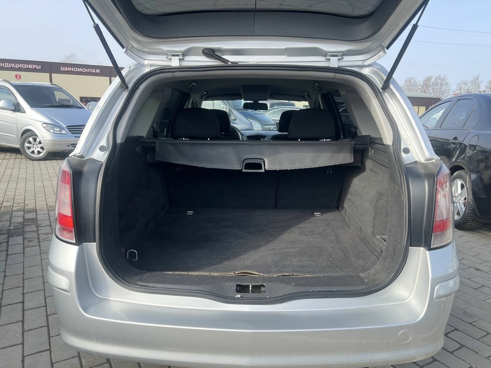 Opel Astra, H Рестайлинг  Универсал 5 дв. 2008 Серебряный 1.3d MT (90 л.с.) 150000 км