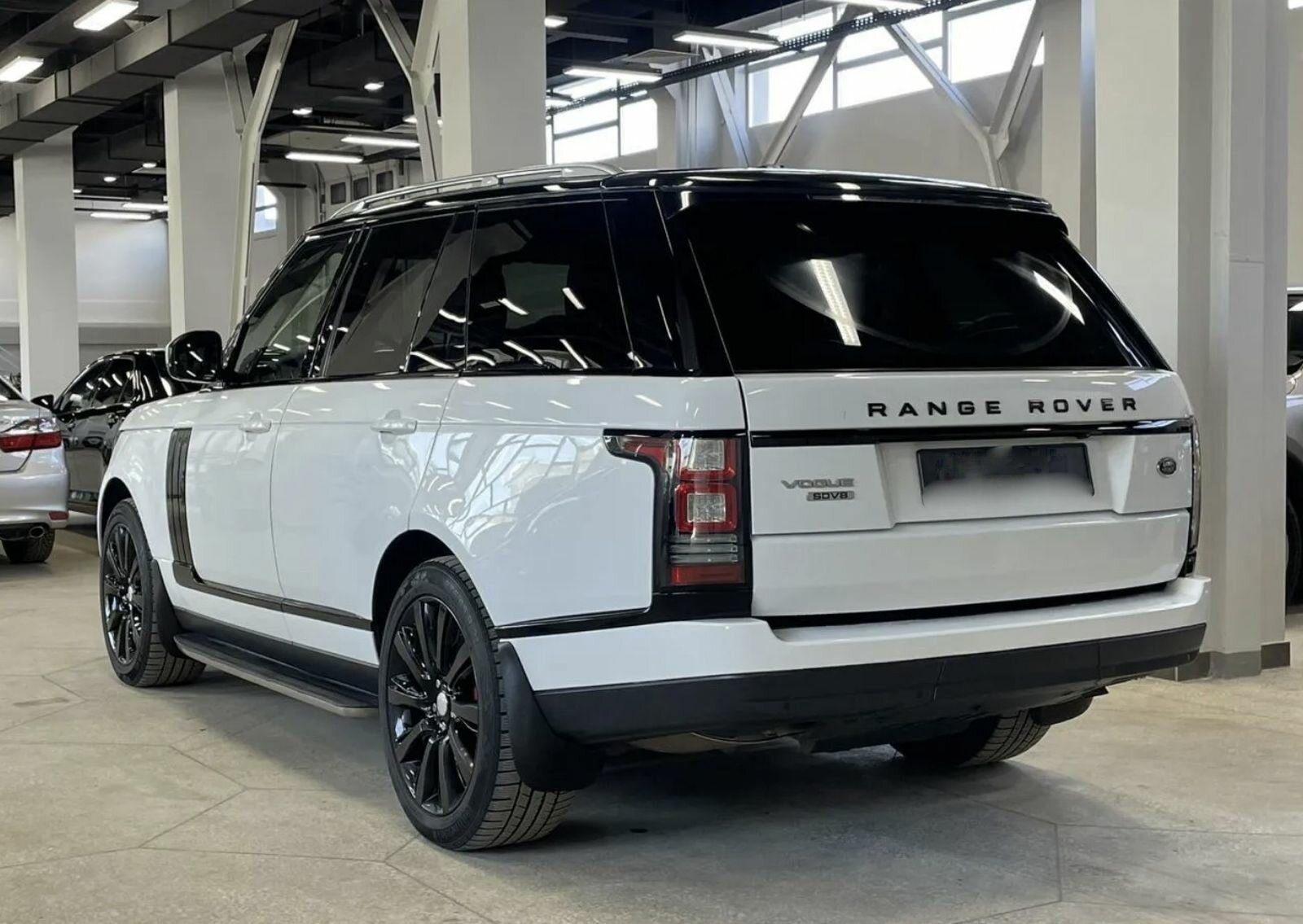 Land Rover Range Rover, IV Vogue Внедорожник 5 дв. 2014 Белый 4.4d AT (339 л.с.) 4WD 120000 км