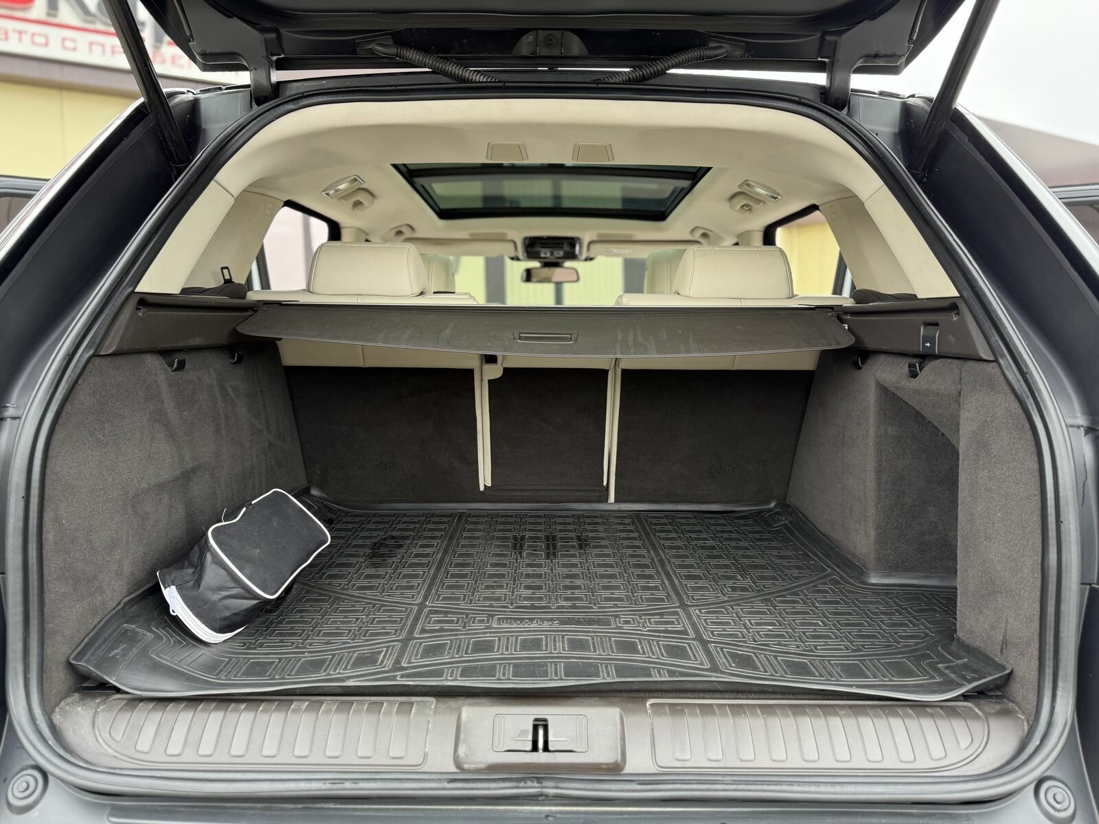 Land Rover Range Rover Sport, II Autobiography Внедорожник 5 дв. 2014 Белый 3.0d AT (292 л.с.) 4WD 220000 км