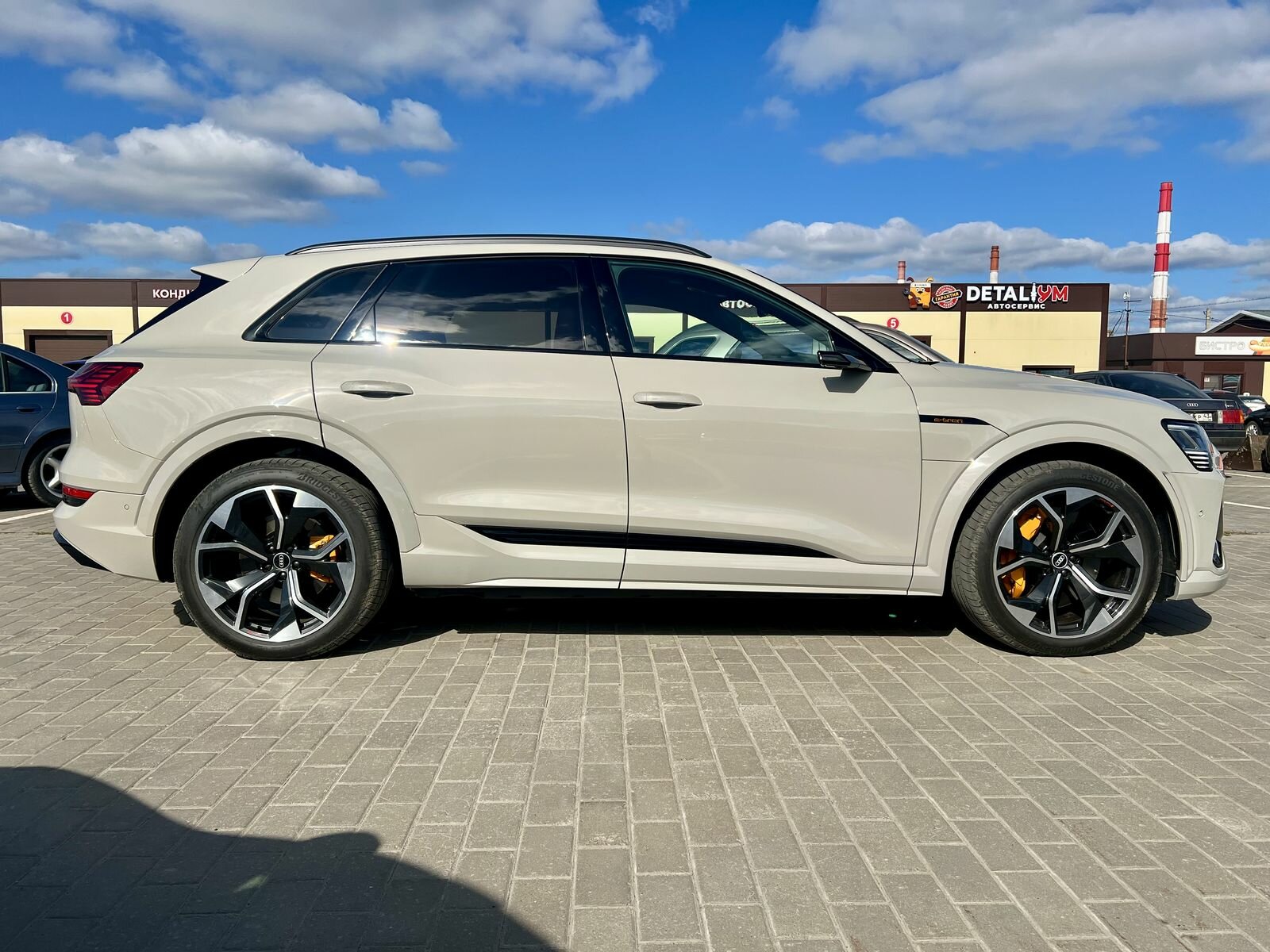 Audi e-tron S, I Quattro Внедорожник 5 дв. 2021 Серый Electro AT (370 кВт) 4WD 25601 км