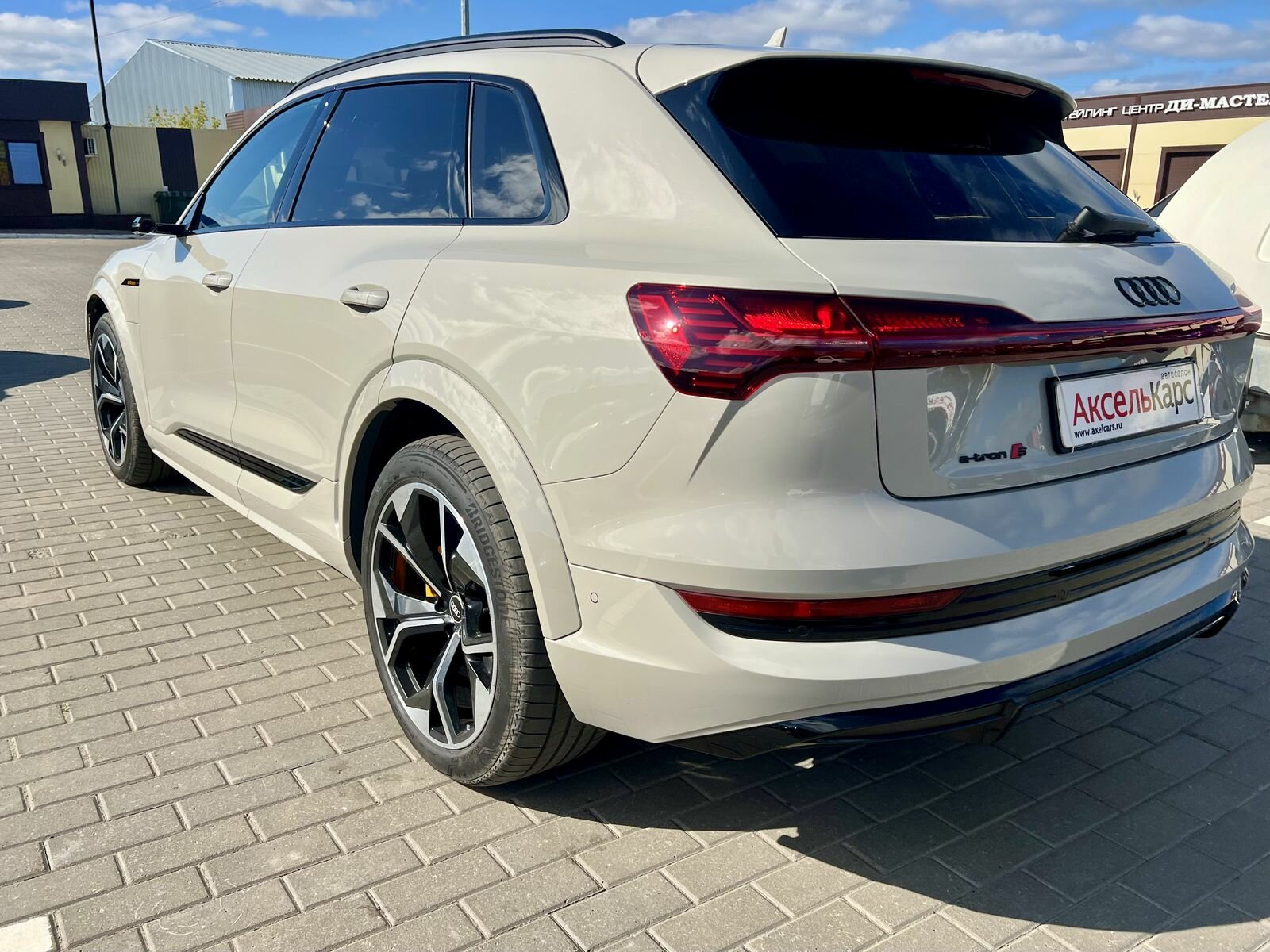 Audi e-tron S, I Quattro Внедорожник 5 дв. 2021 Серый Electro AT (370 кВт) 4WD 25601 км
