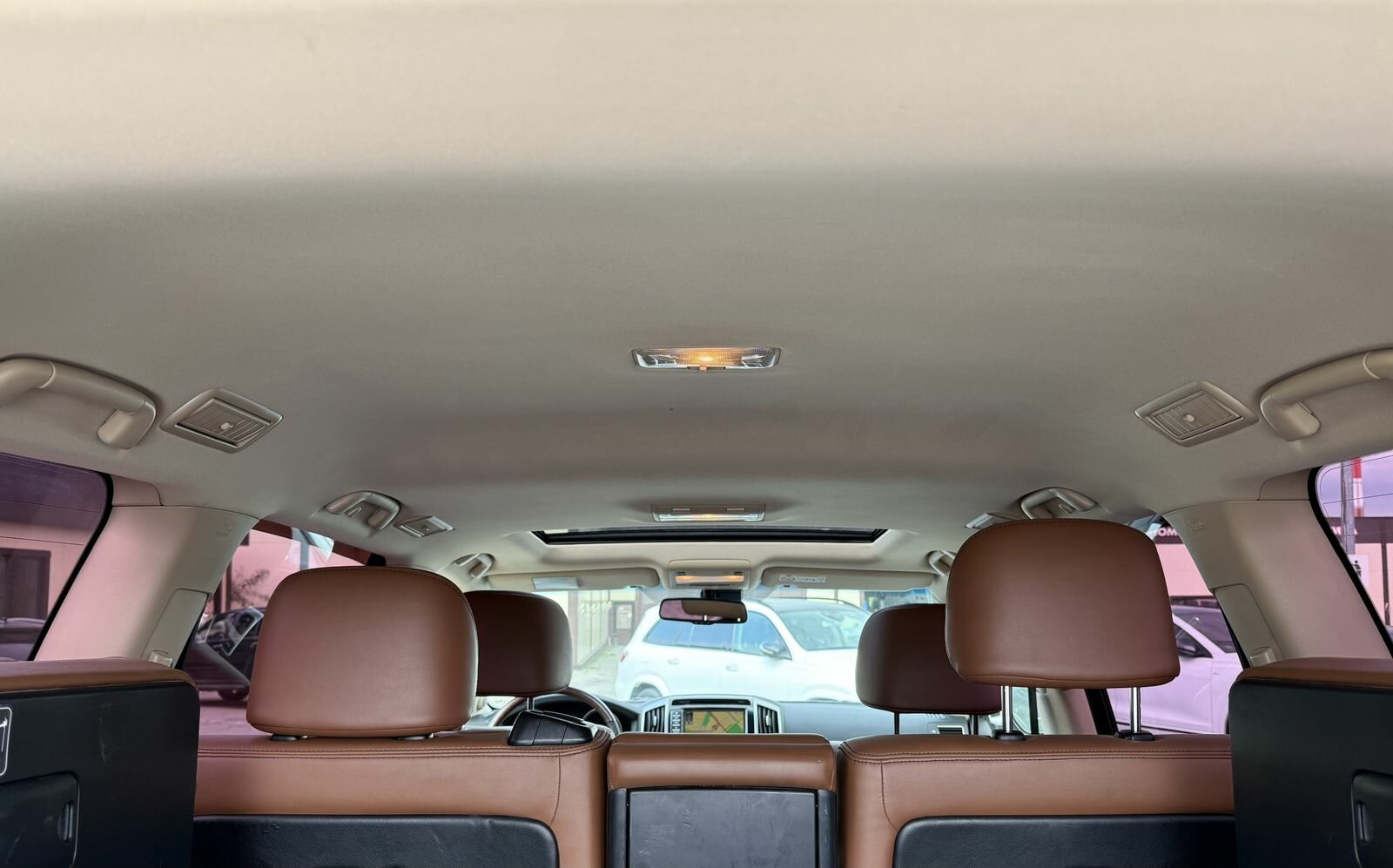 Toyota Land Cruiser, 200 Series Рестайлинг 1 SE «Brownstone» (7 мест) Внедорожник 5 дв. 2014 Серый 4.5d AT (235 л.с.) 4WD 317001 км