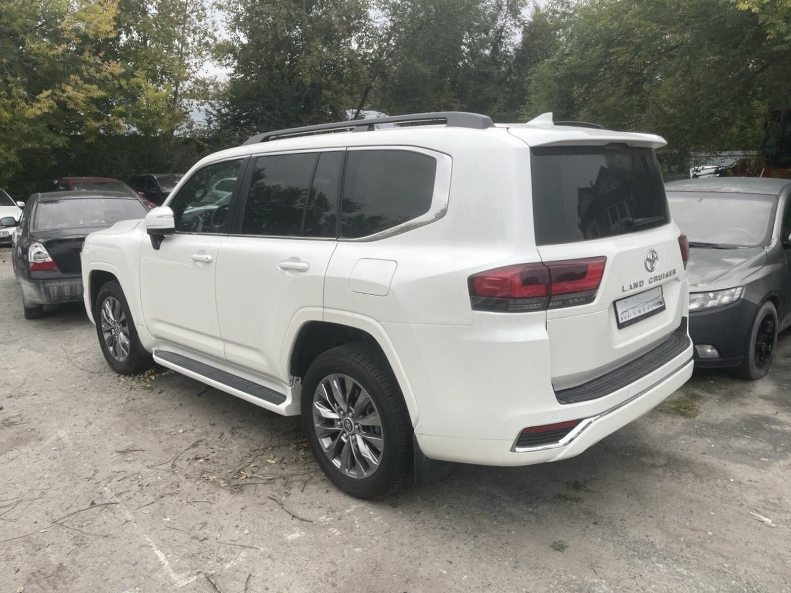 Toyota Land Cruiser, 300 Series ZX (7 мест) Внедорожник 5 дв. 2024 Белый 3.4d AT (309 л.с.) 4WD 3954 км