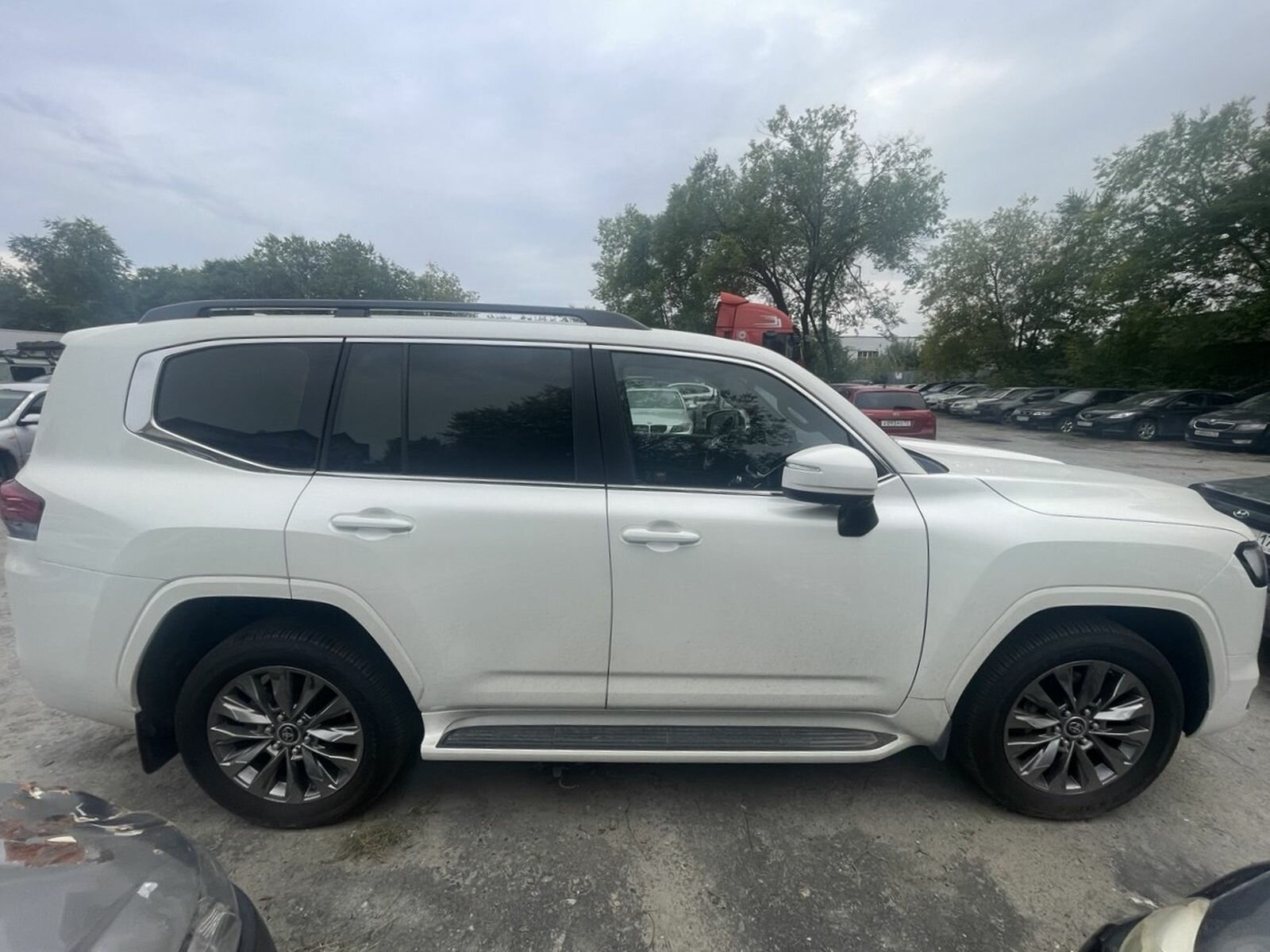 Toyota Land Cruiser, 300 Series ZX (7 мест) Внедорожник 5 дв. 2024 Белый 3.4d AT (309 л.с.) 4WD 3954 км