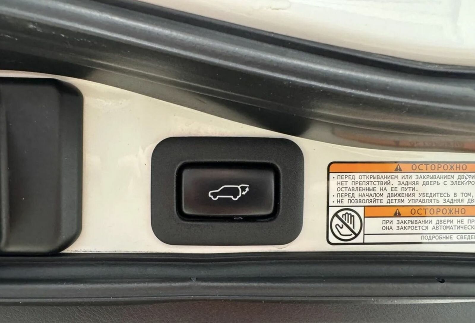 Toyota Land Cruiser, 200 Series Рестайлинг 2 Люкс Safety (7 мест) Внедорожник 5 дв. 2019 Белый 4.5d AT (249 л.с.) 4WD 134000 км