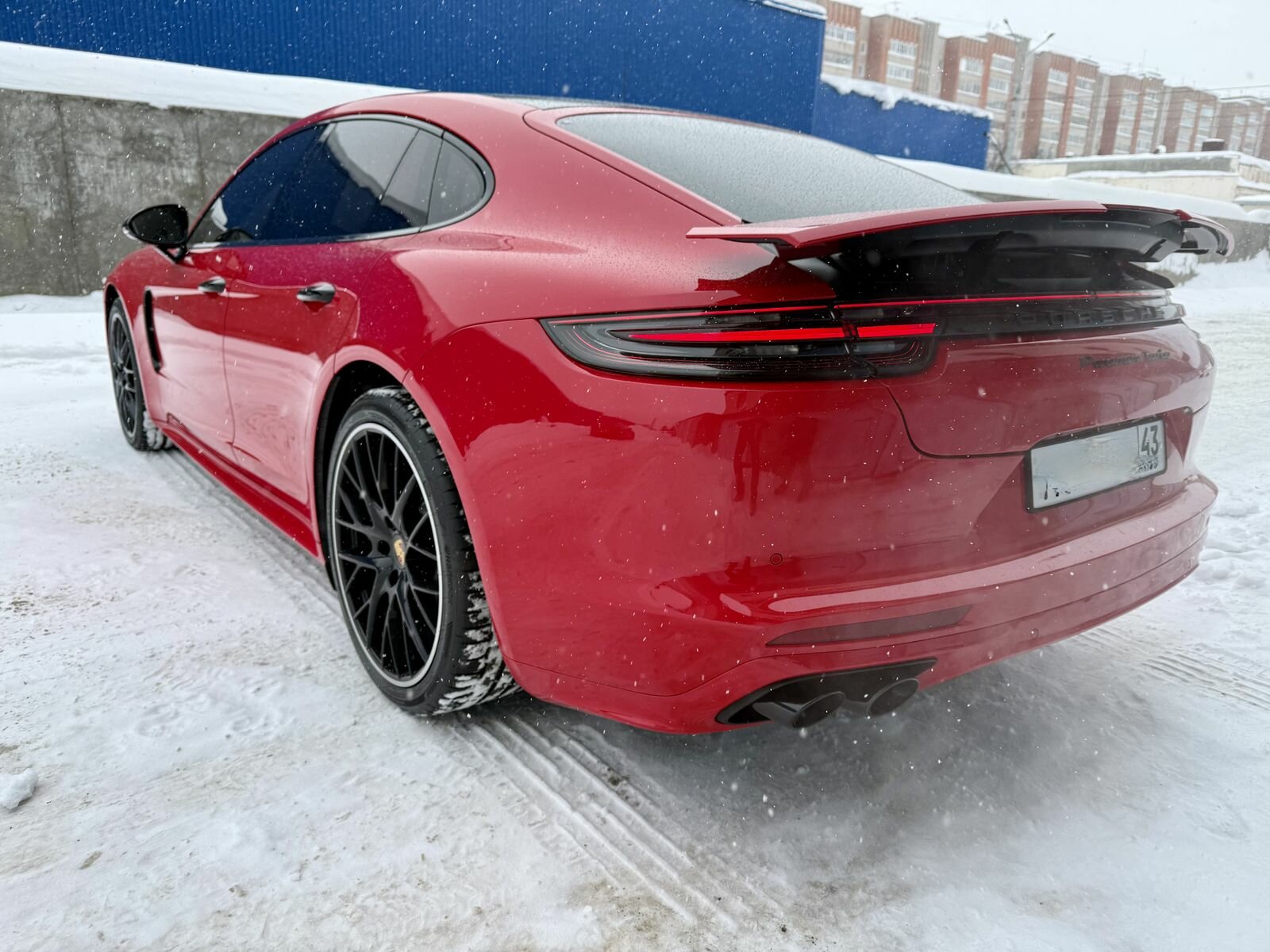 Porsche Panamera, II Panamera Turbo Лифтбек 2018 Красный Turbo 4.0 AMT (550 л.с.) 4WD 73000 км