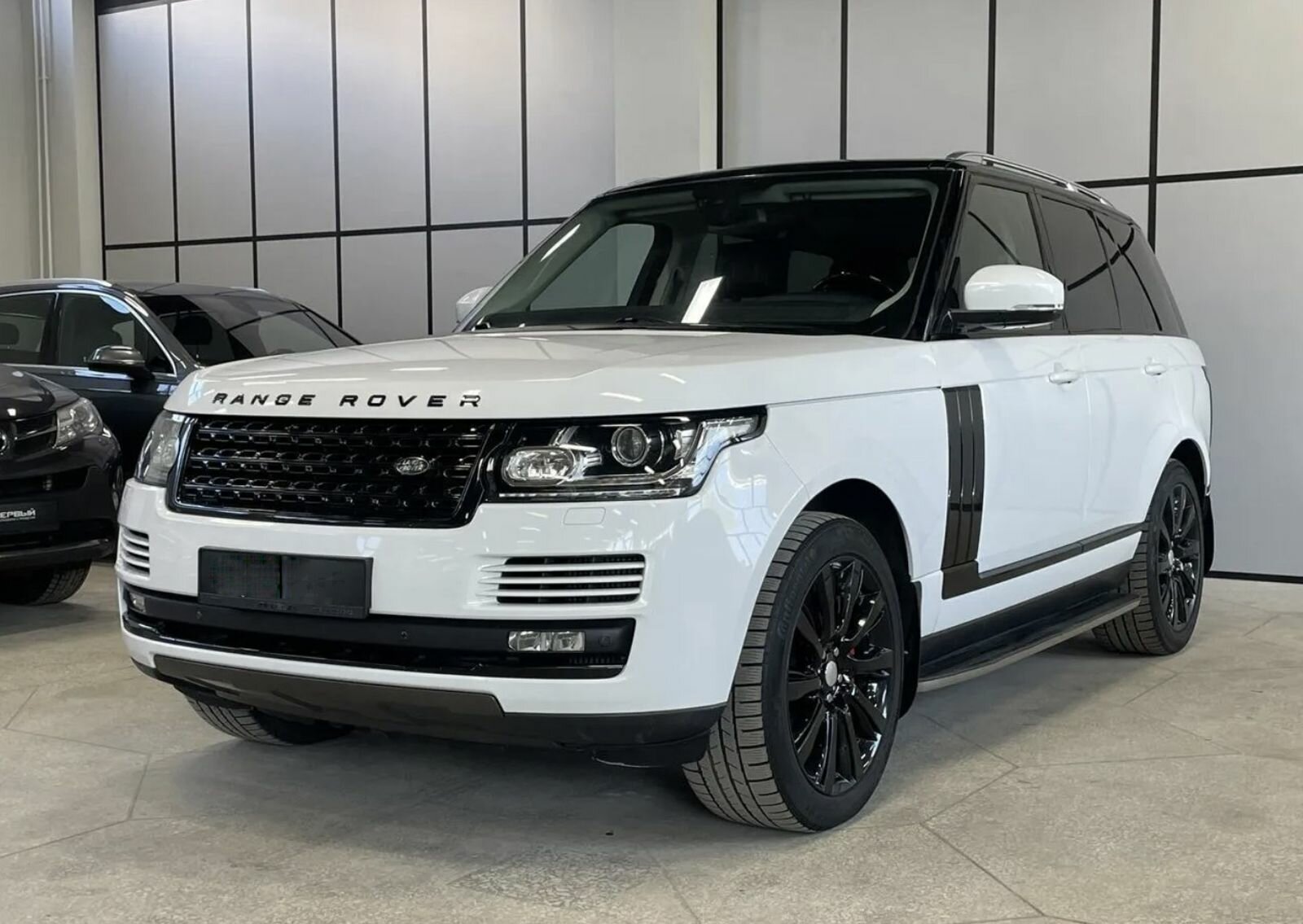Land Rover Range Rover, IV Vogue Внедорожник 5 дв. 2014 Белый 4.4d AT (339 л.с.) 4WD 120000 км