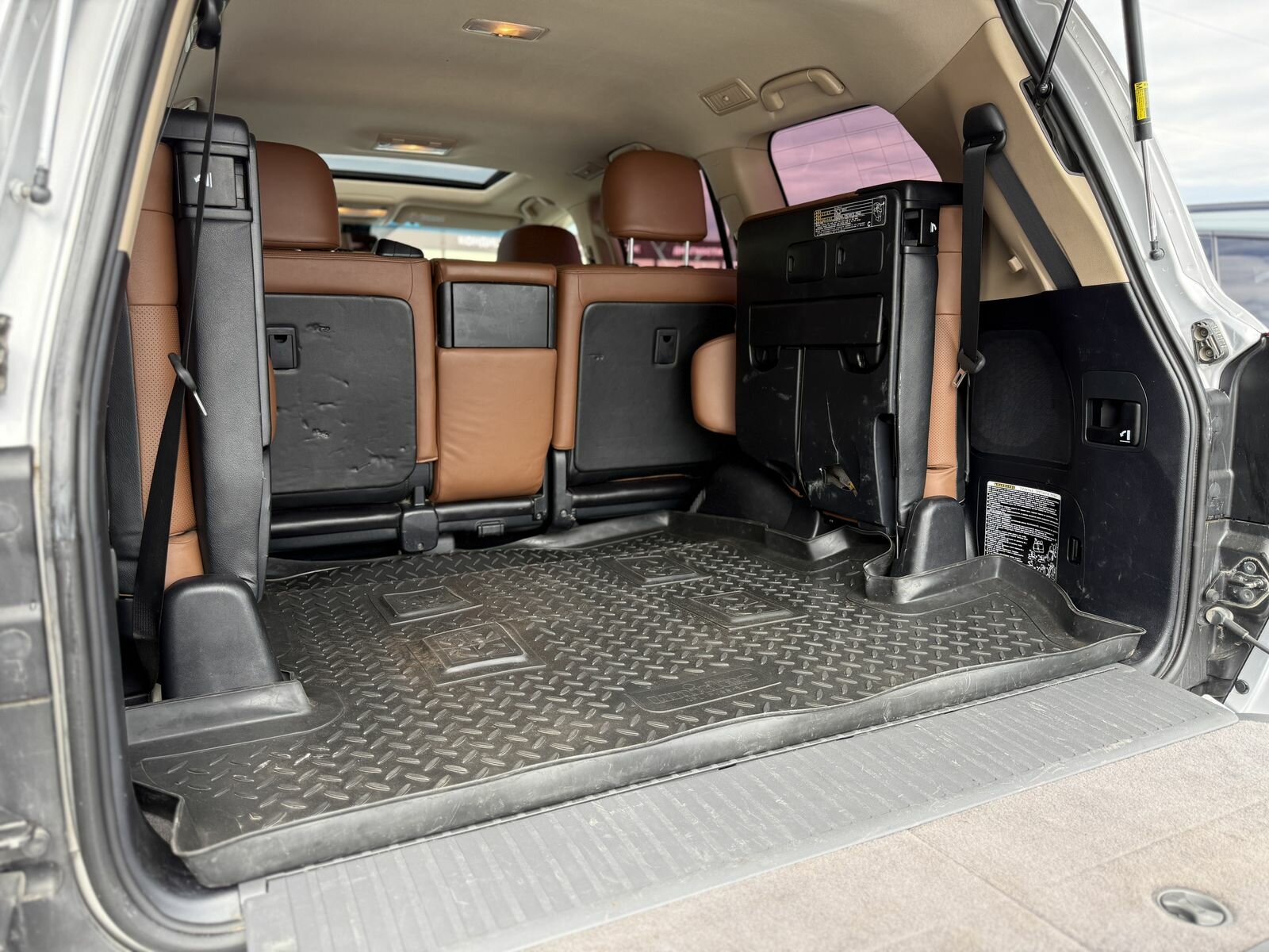 Toyota Land Cruiser, 200 Series Рестайлинг 1 SE «Brownstone» (7 мест) Внедорожник 5 дв. 2014 Серый 4.5d AT (235 л.с.) 4WD 317001 км