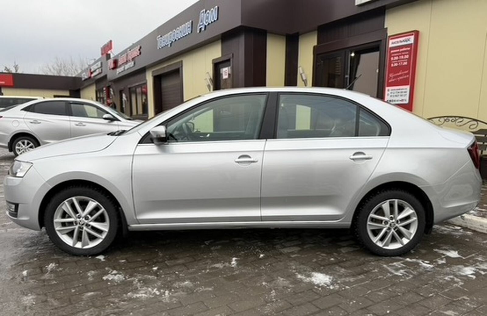 Skoda Rapid, I Рестайлинг Hockey Edition Ambition Лифтбек 2018 Серебряный 1.6 MT (90 л.с.) 204681 км