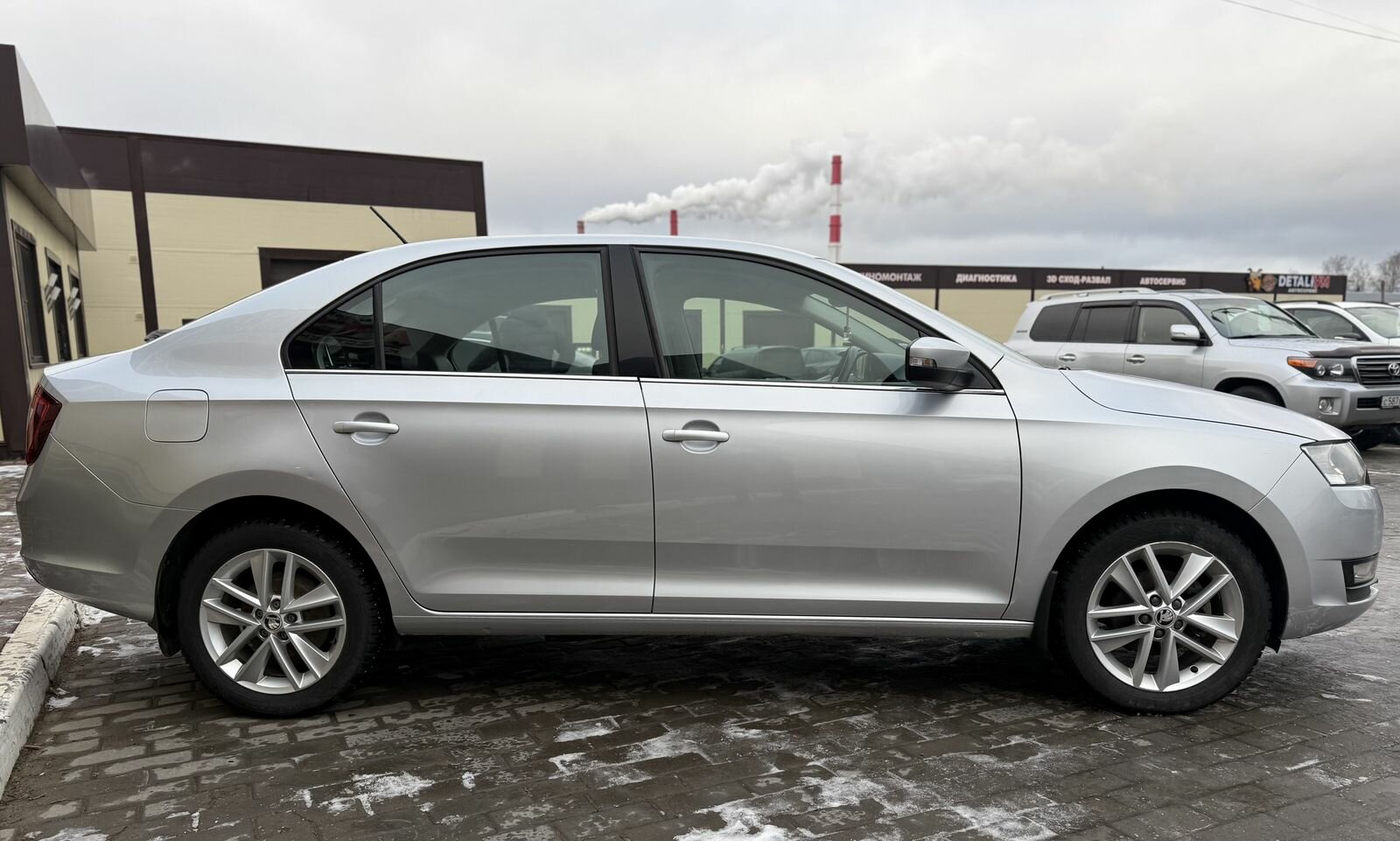 Skoda Rapid, I Рестайлинг Hockey Edition Ambition Лифтбек 2018 Серебряный 1.6 MT (90 л.с.) 204681 км
