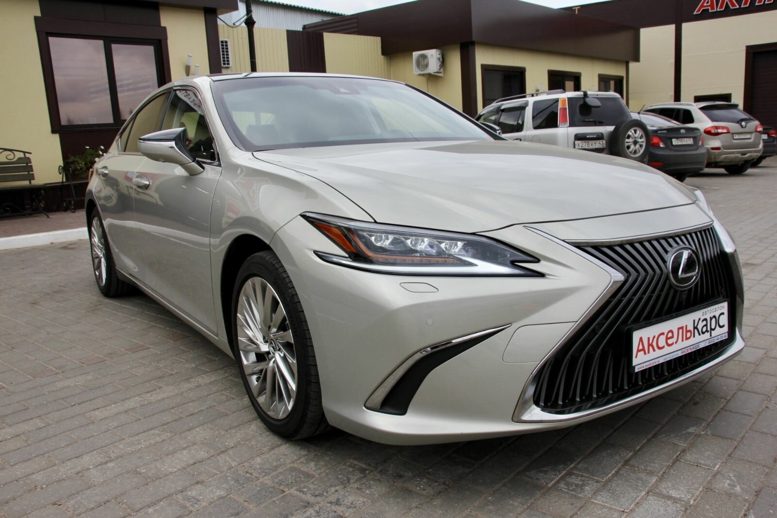Lexus ES, VII Luxury Седан 2019 Бежевый 350 3.5 AT (249 л.с.) 35553 км