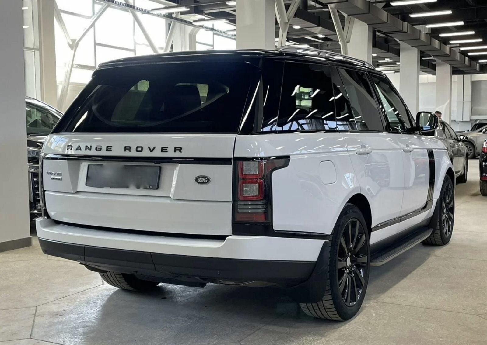 Land Rover Range Rover, IV Vogue Внедорожник 5 дв. 2014 Белый 4.4d AT (339 л.с.) 4WD 120000 км