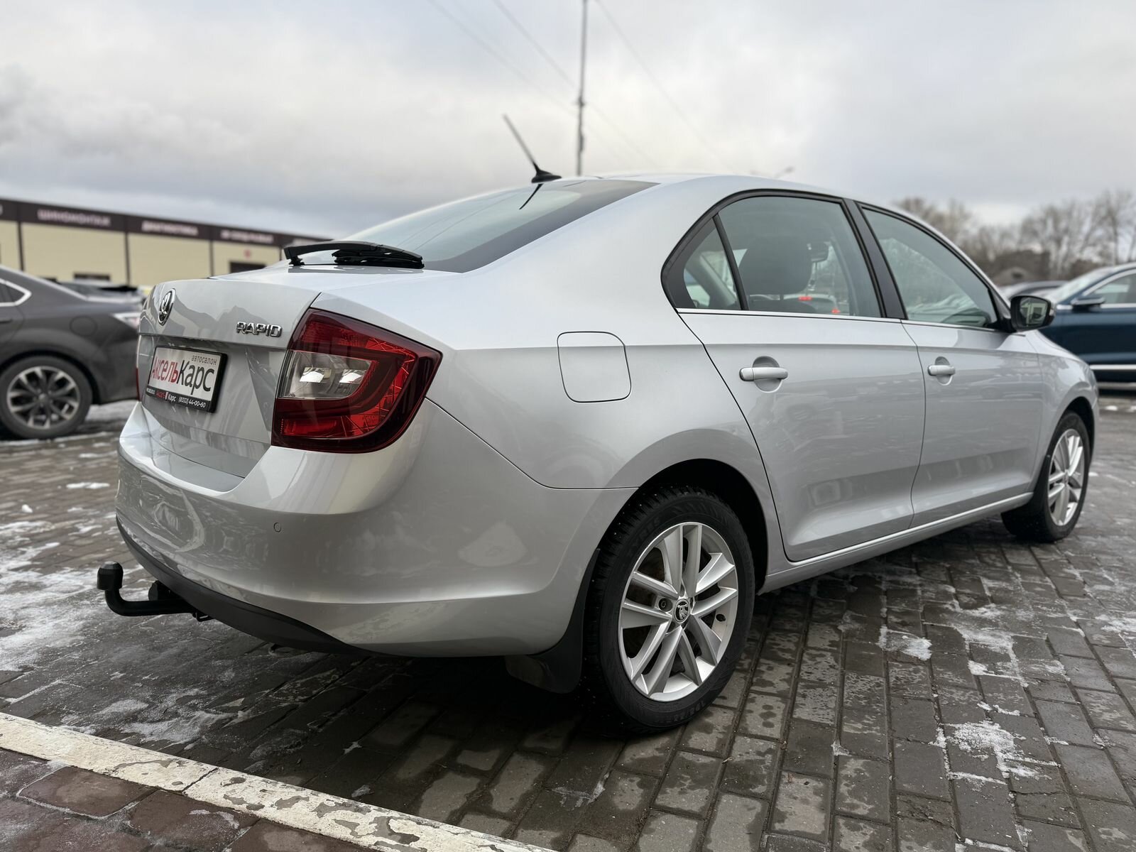 Skoda Rapid, I Рестайлинг Hockey Edition Ambition Лифтбек 2018 Серебряный 1.6 MT (90 л.с.) 204681 км