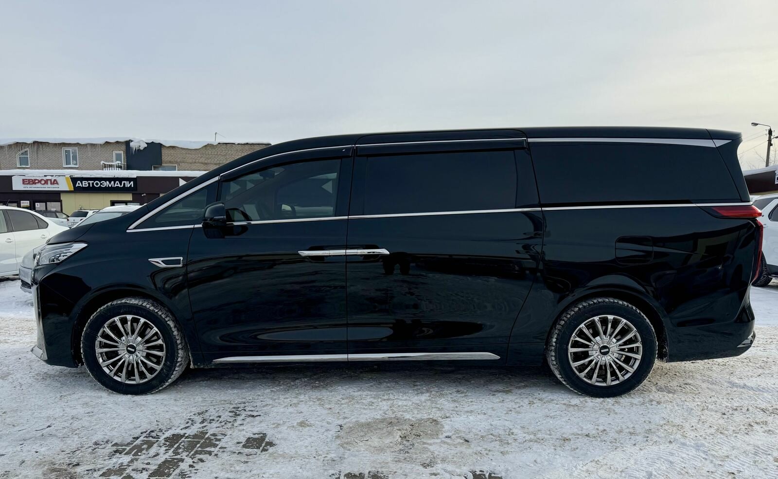 Wey 80, I Премиум Лаундж Минивэн 2024 Зеленый 44.28 kWh 1.5hyb AT (487 л.с.) 4WD 14244 км