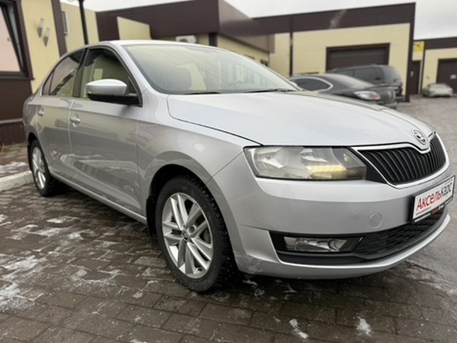 Skoda Rapid, I Рестайлинг Hockey Edition Ambition Лифтбек 2018 Серебряный 1.6 MT (90 л.с.) 204681 км