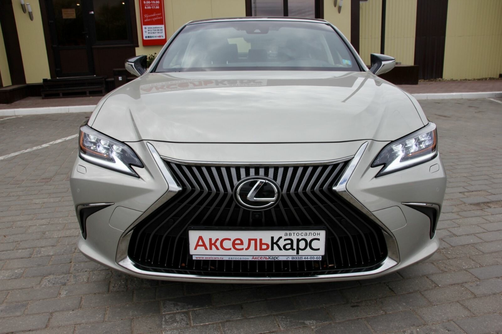 Lexus ES, VII Luxury Седан 2019 Бежевый 350 3.5 AT (249 л.с.) 35553 км