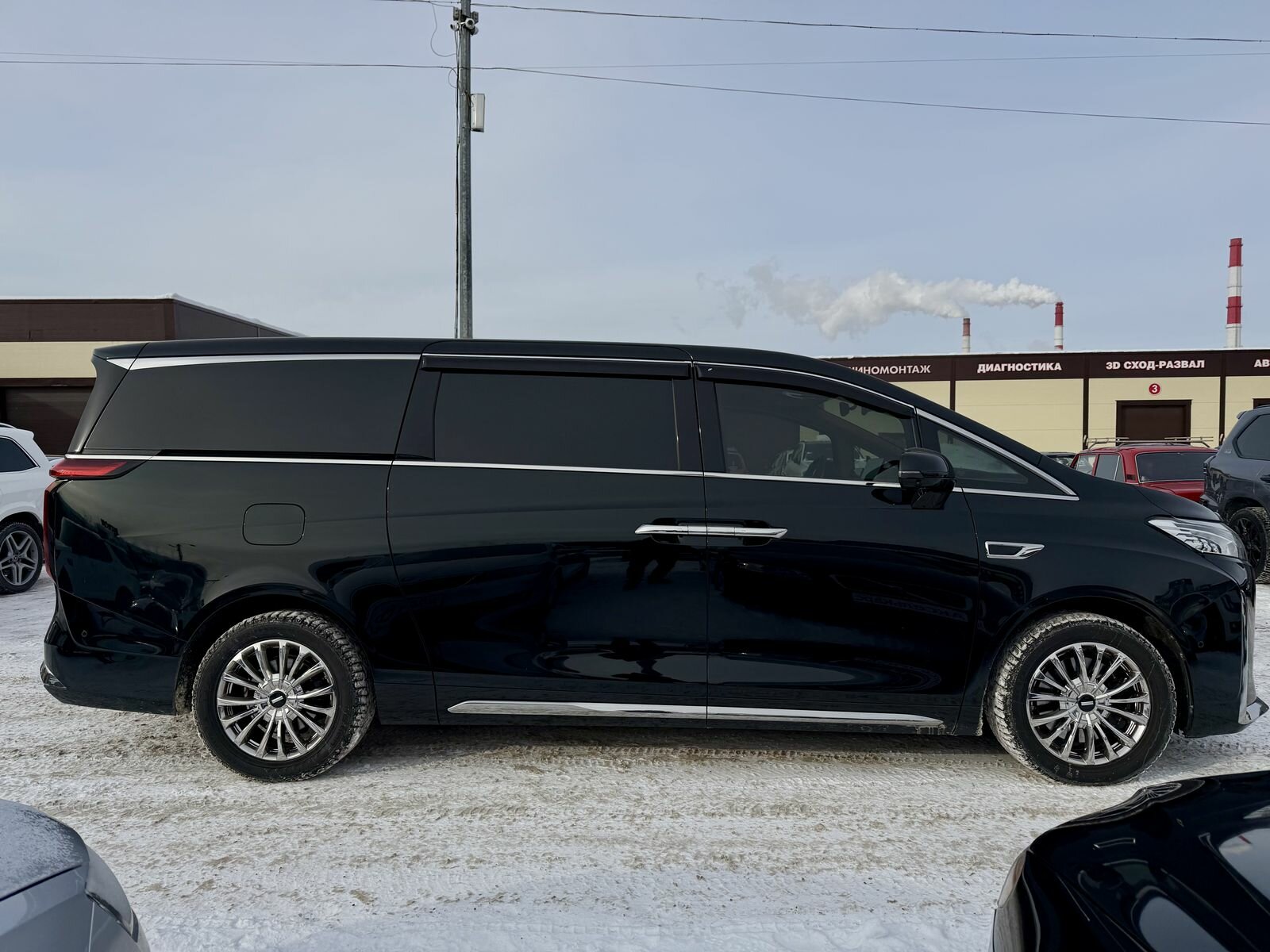 Wey 80, I Премиум Лаундж Минивэн 2024 Зеленый 44.28 kWh 1.5hyb AT (487 л.с.) 4WD 14244 км