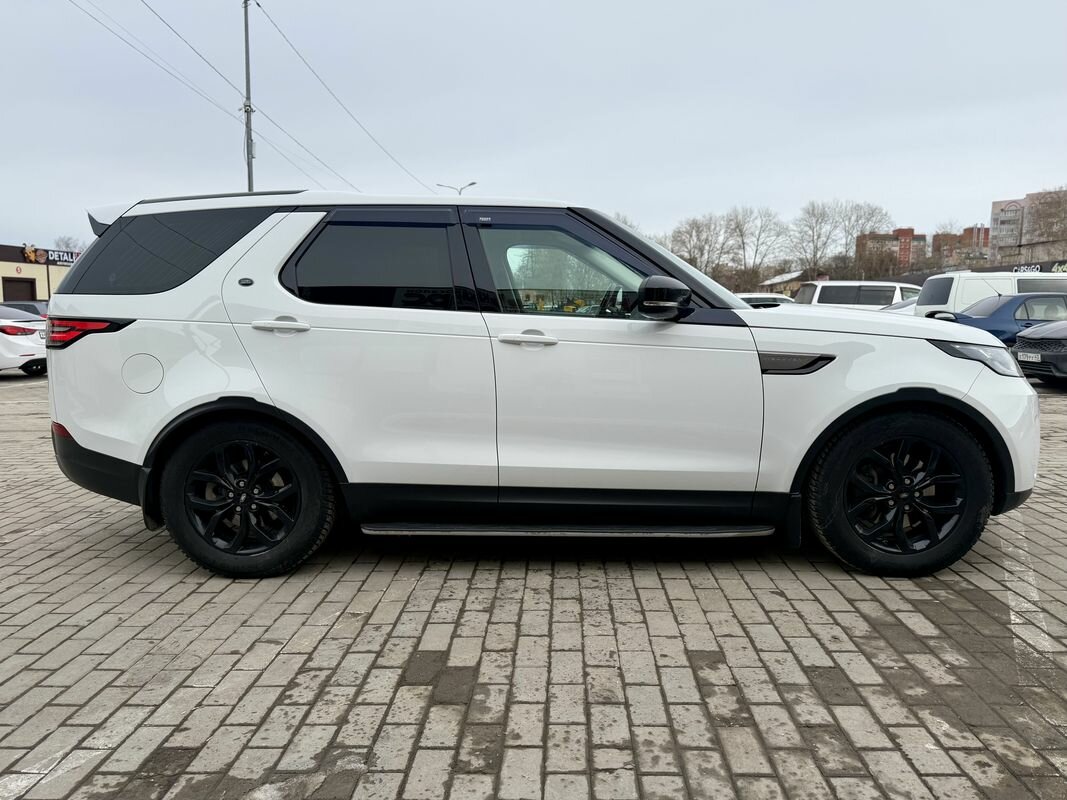 Land Rover Discovery, V Landmark Внедорожник 5 дв. 2018 Белый 3.0d AT (249 л.с.) 4WD 168010 км