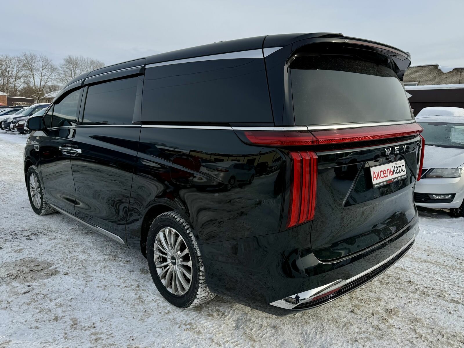 Wey 80, I Премиум Лаундж Минивэн 2024 Зеленый 44.28 kWh 1.5hyb AT (487 л.с.) 4WD 14244 км