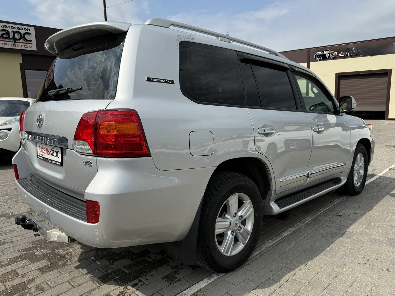 Toyota Land Cruiser, 200 Series Рестайлинг 1 SE «Brownstone» (7 мест) Внедорожник 5 дв. 2014 Серый 4.5d AT (235 л.с.) 4WD 317001 км