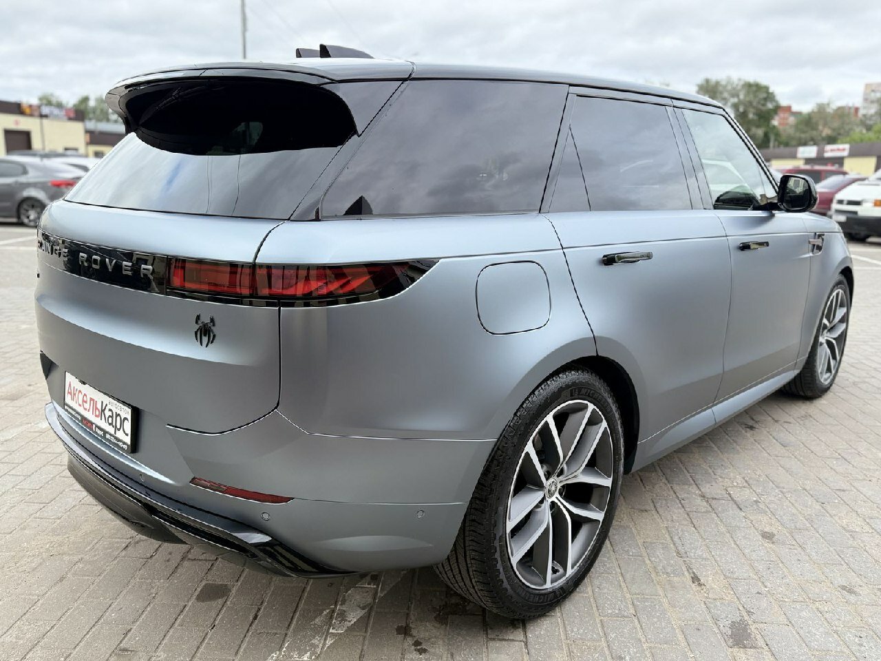 Land Rover Range Rover Sport, III Dynamic SE Внедорожник 5 дв. 2024 Черный D250 3.0d AT (249 л.с.) 4WD 3773 км
