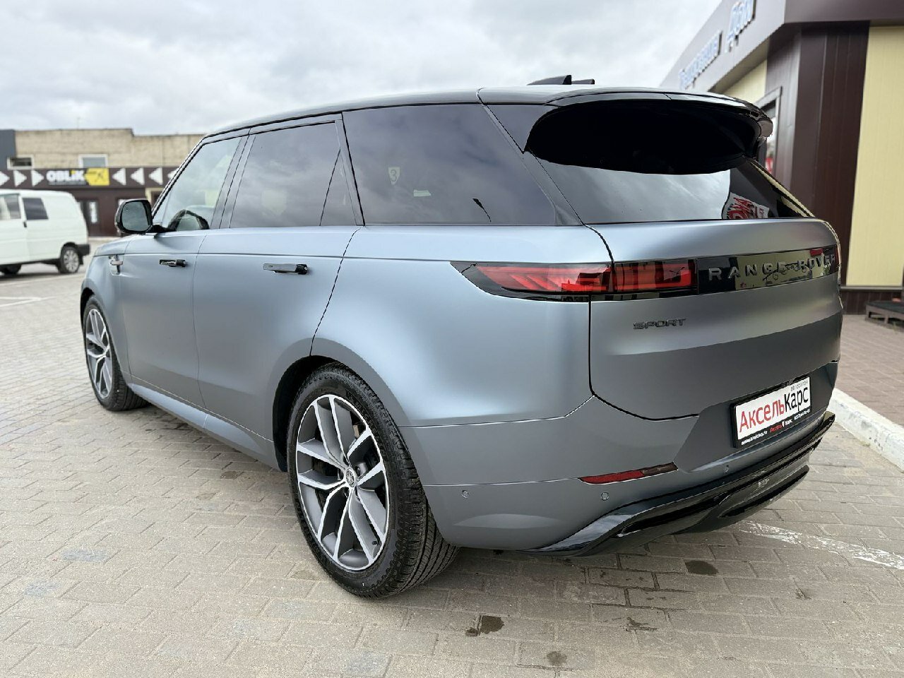 Land Rover Range Rover Sport, III Dynamic SE Внедорожник 5 дв. 2024 Черный D250 3.0d AT (249 л.с.) 4WD 3773 км