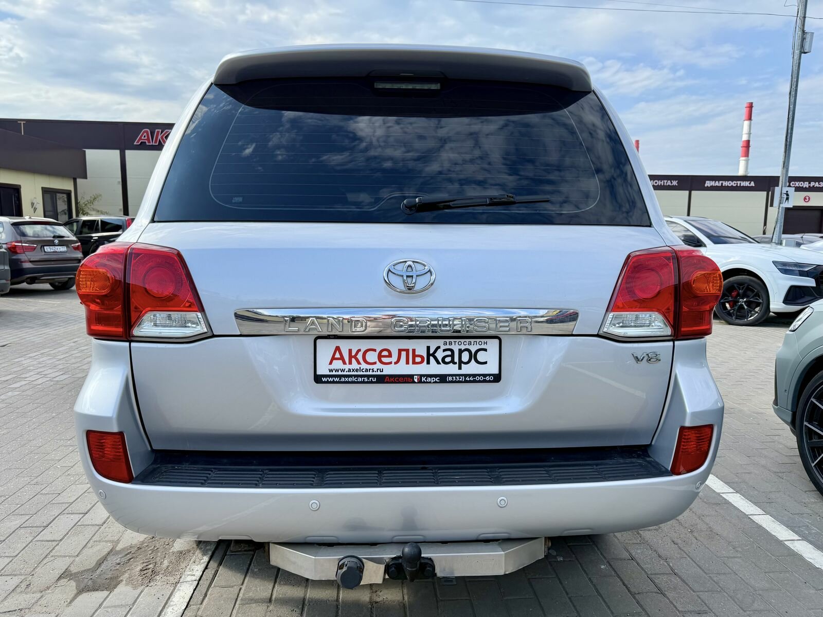 Toyota Land Cruiser, 200 Series Рестайлинг 1 SE «Brownstone» (7 мест) Внедорожник 5 дв. 2014 Серый 4.5d AT (235 л.с.) 4WD 317001 км