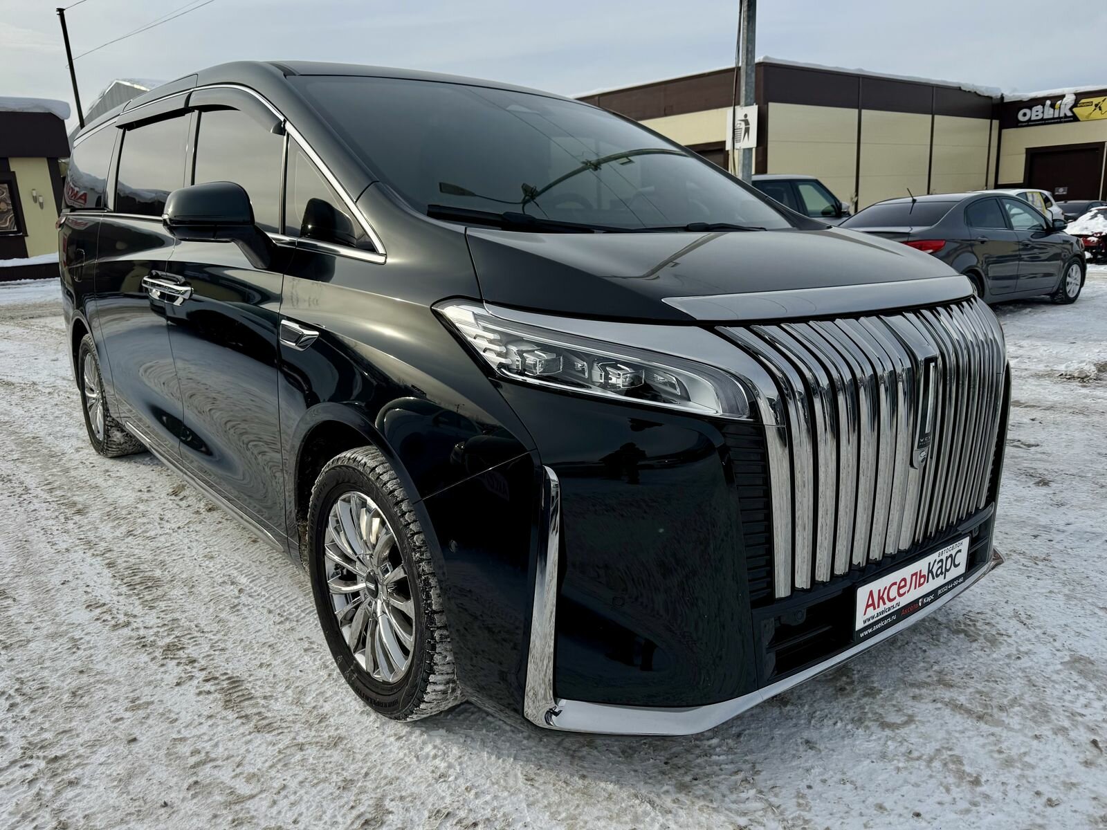 Wey 80, I Премиум Лаундж Минивэн 2024 Зеленый 44.28 kWh 1.5hyb AT (487 л.с.) 4WD 14244 км