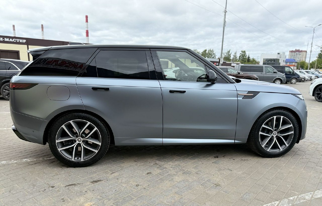 Land Rover Range Rover Sport, III Dynamic SE Внедорожник 5 дв. 2024 Черный D250 3.0d AT (249 л.с.) 4WD 3773 км
