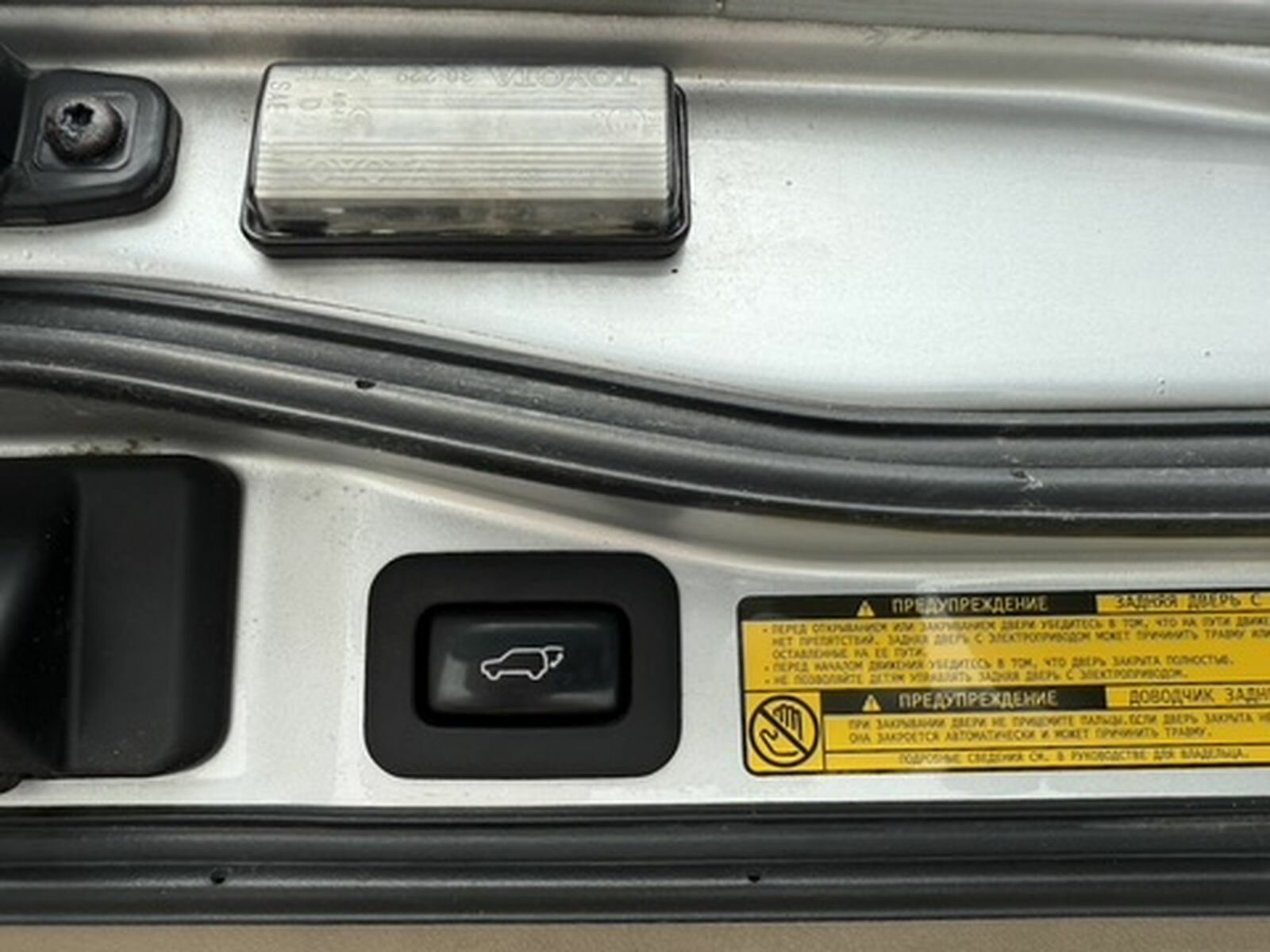Toyota Land Cruiser, 200 Series Рестайлинг 1 SE «Brownstone» (7 мест) Внедорожник 5 дв. 2014 Серый 4.5d AT (235 л.с.) 4WD 317001 км