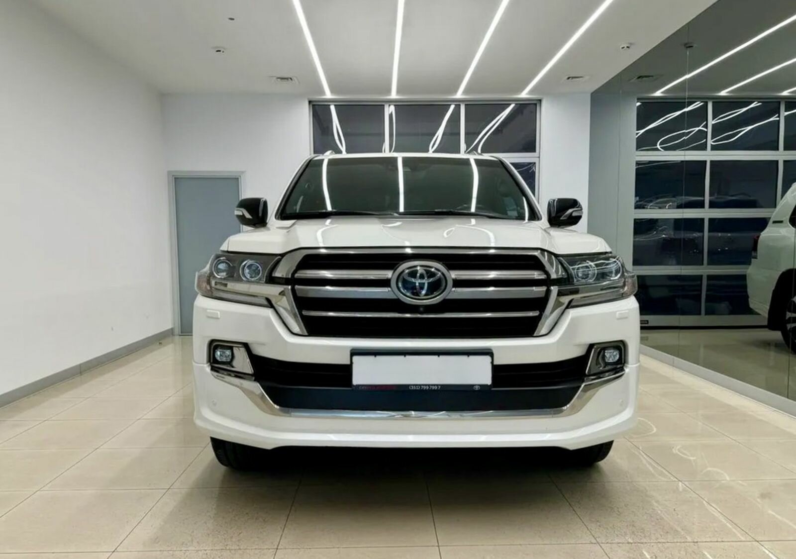 Toyota Land Cruiser, 200 Series Рестайлинг 2 Люкс Safety (7 мест) Внедорожник 5 дв. 2019 Белый 4.5d AT (249 л.с.) 4WD 134000 км