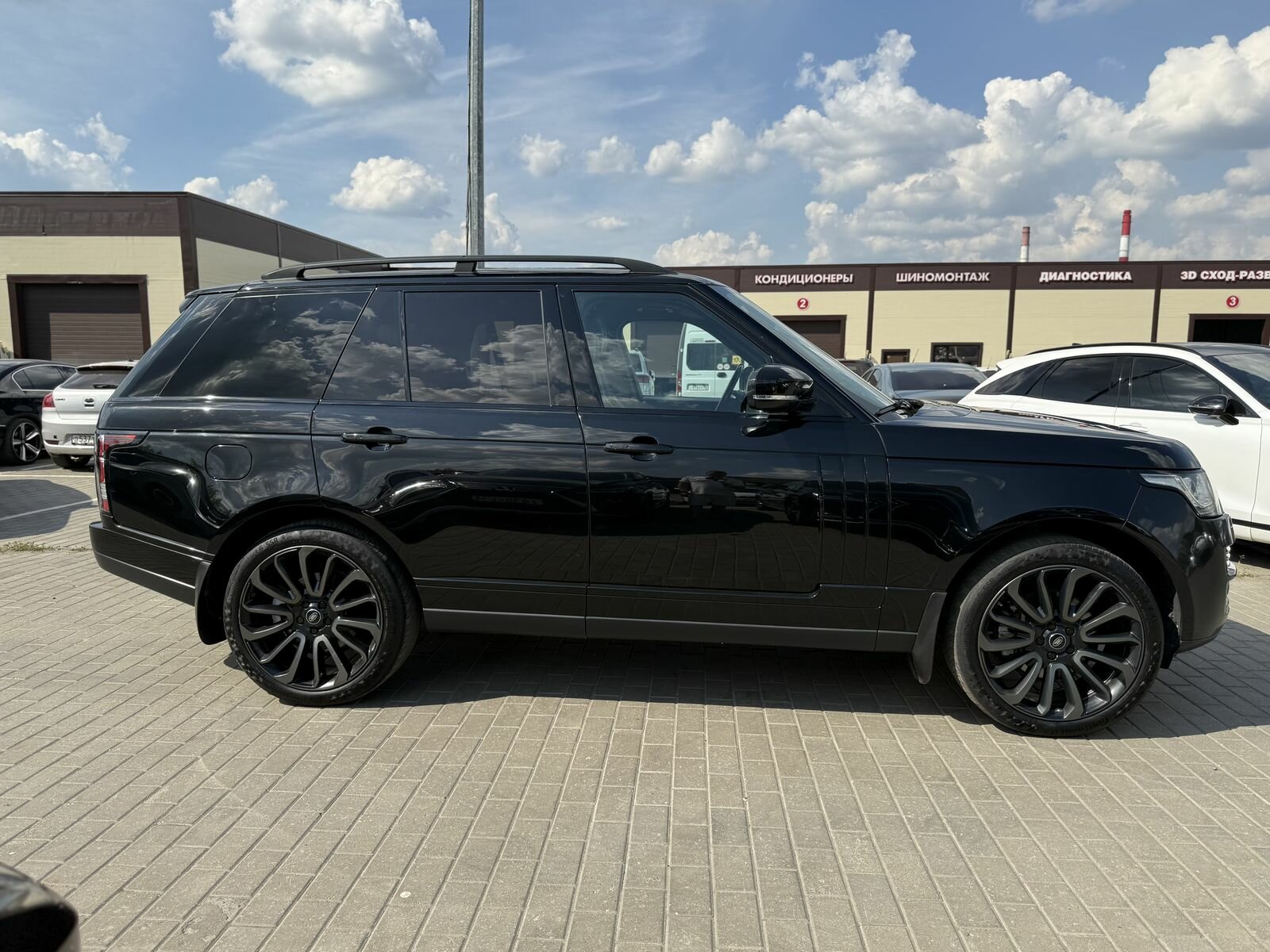 Land Rover Range Rover, IV Vogue Внедорожник 5 дв. 2015 Черный 3.0d AT (248 л.с.) 4WD 218001 км
