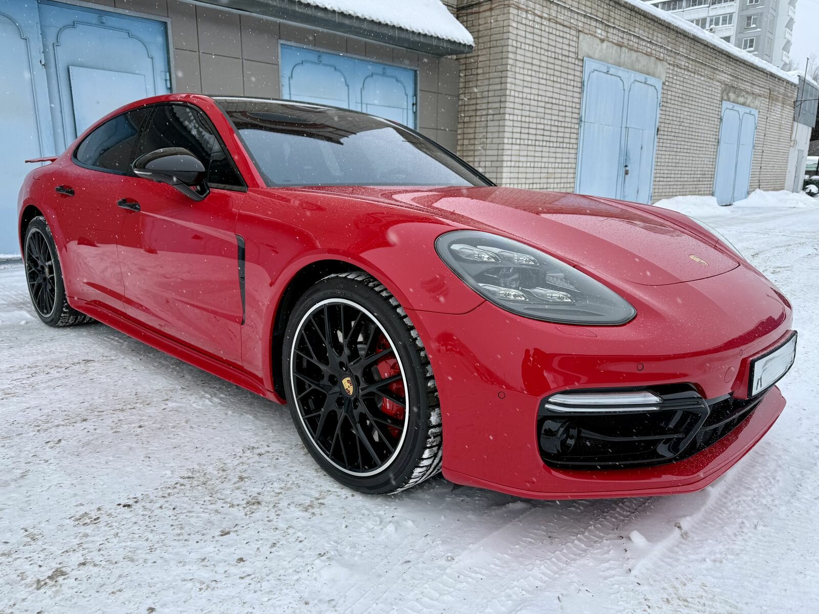 Porsche Panamera, II Panamera Turbo Лифтбек 2018 Красный Turbo 4.0 AMT (550 л.с.) 4WD 73000 км