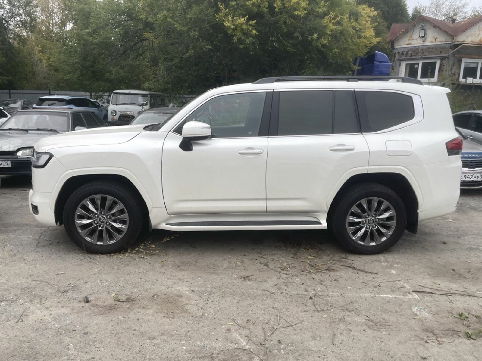 Toyota Land Cruiser, 300 Series ZX (7 мест) Внедорожник 5 дв. 2024 Белый 3.4d AT (309 л.с.) 4WD 3954 км