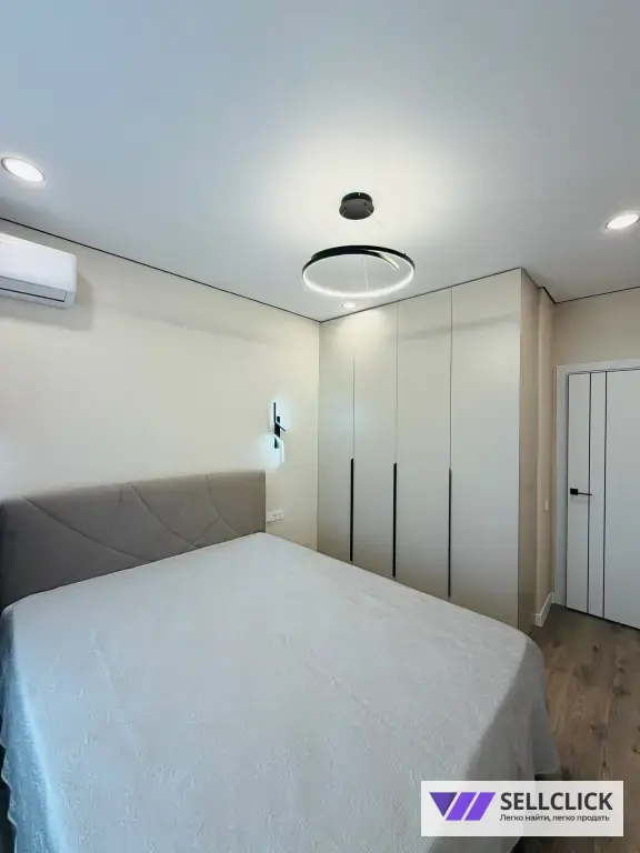 Квартира 1 комната, 35 м², 4/12 эт., Агент