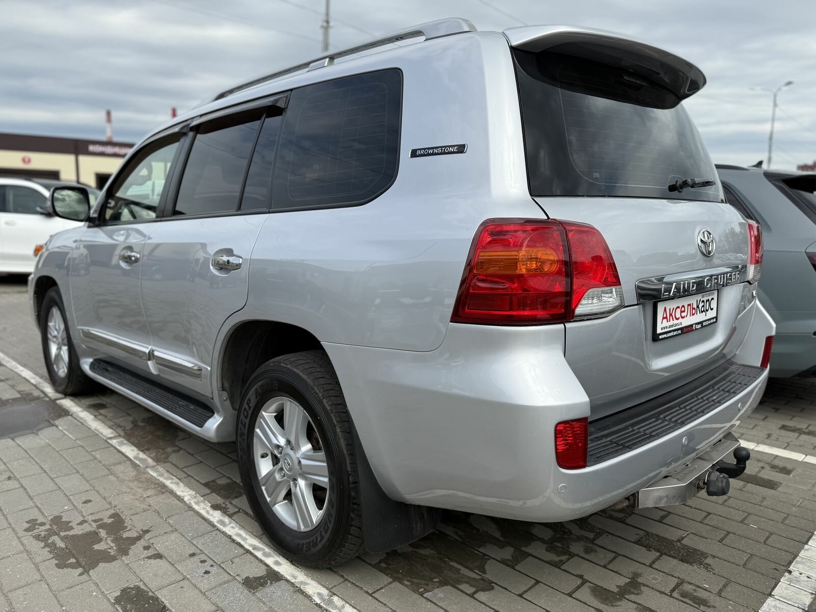 Toyota Land Cruiser, 200 Series Рестайлинг 1 SE «Brownstone» (7 мест) Внедорожник 5 дв. 2014 Серый 4.5d AT (235 л.с.) 4WD 317001 км