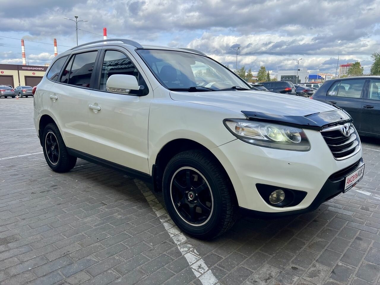 Hyundai Santa Fe, II Рестайлинг Elegance + Navi Внедорожник 5 дв. 2010 Белый 2.4 AT (174 л.с.) 4WD 335410 км
