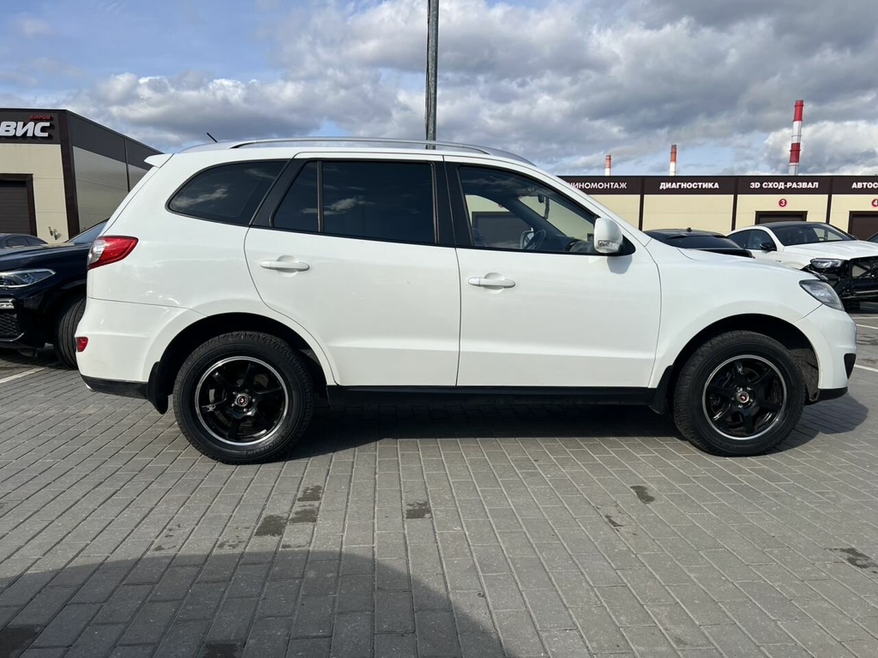 Hyundai Santa Fe, II Рестайлинг Elegance + Navi Внедорожник 5 дв. 2010 Белый 2.4 AT (174 л.с.) 4WD 335410 км