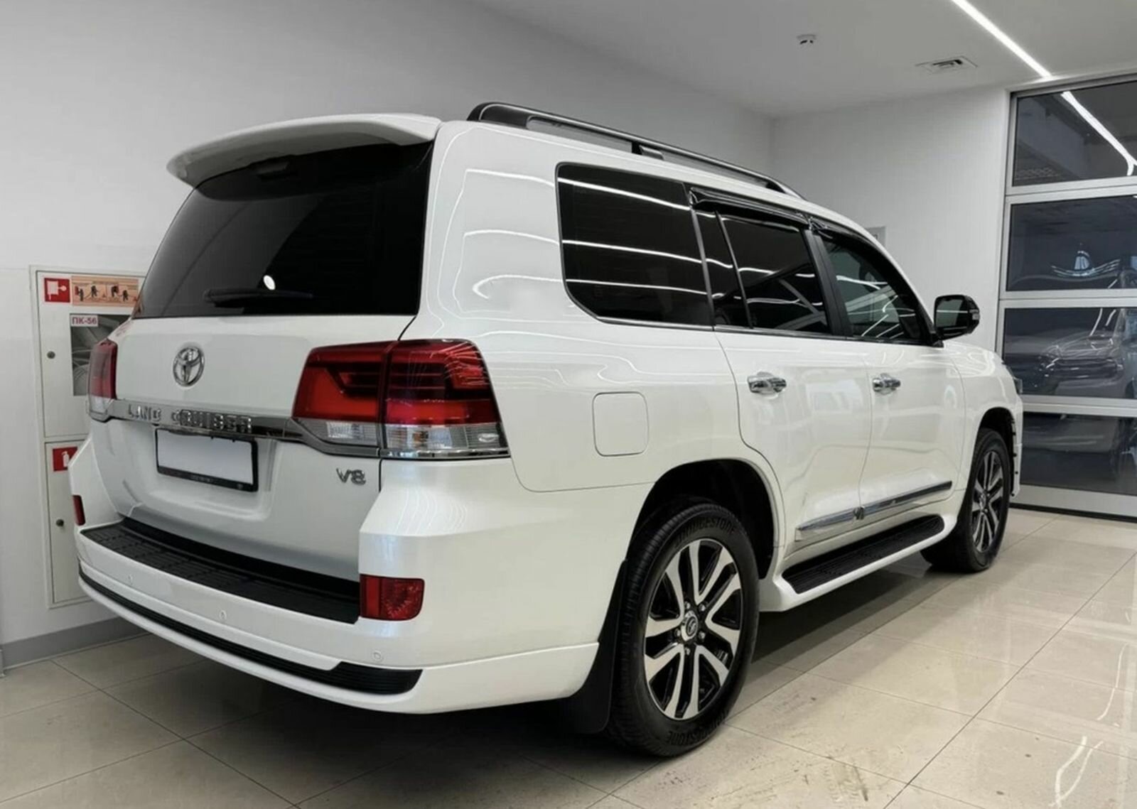 Toyota Land Cruiser, 200 Series Рестайлинг 2 Люкс Safety (7 мест) Внедорожник 5 дв. 2019 Белый 4.5d AT (249 л.с.) 4WD 134000 км