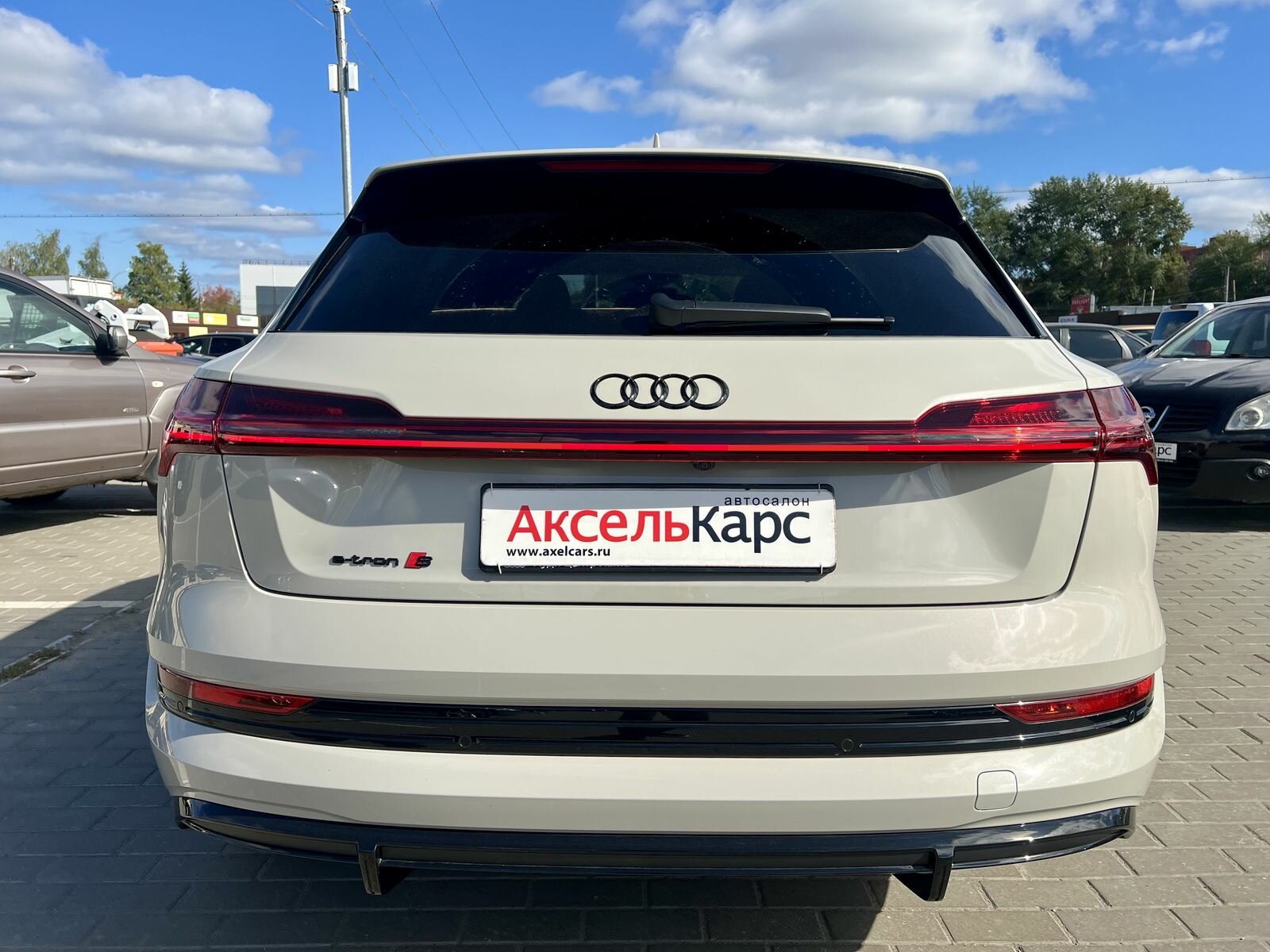 Audi e-tron S, I Quattro Внедорожник 5 дв. 2021 Серый Electro AT (370 кВт) 4WD 25601 км