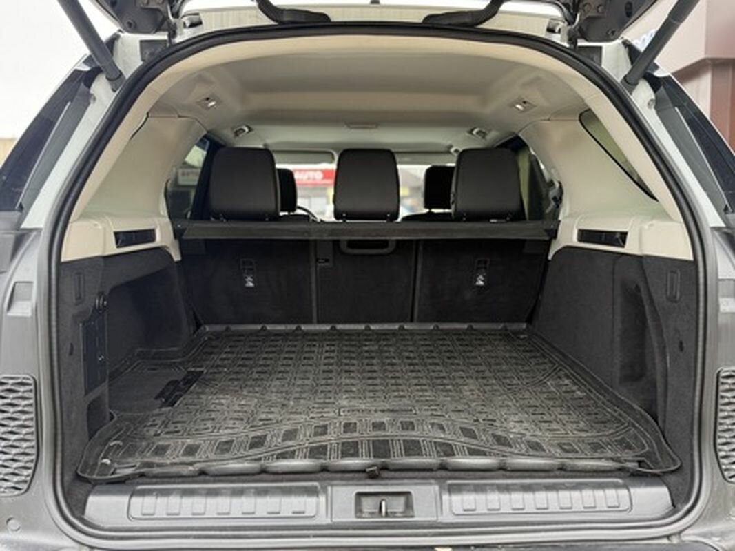 Land Rover Discovery, V Landmark Внедорожник 5 дв. 2018 Белый 3.0d AT (249 л.с.) 4WD 168010 км