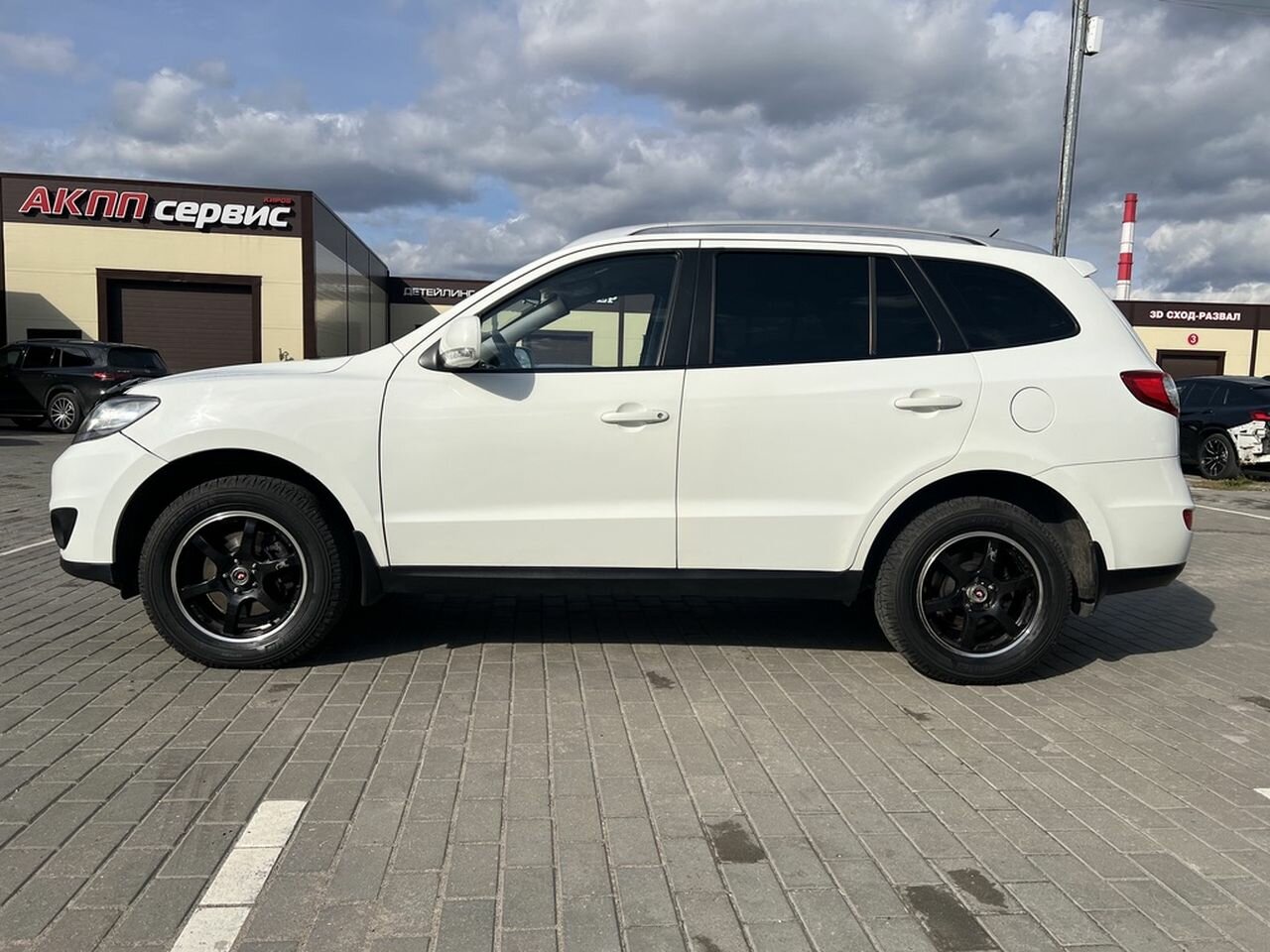 Hyundai Santa Fe, II Рестайлинг Elegance + Navi Внедорожник 5 дв. 2010 Белый 2.4 AT (174 л.с.) 4WD 335410 км