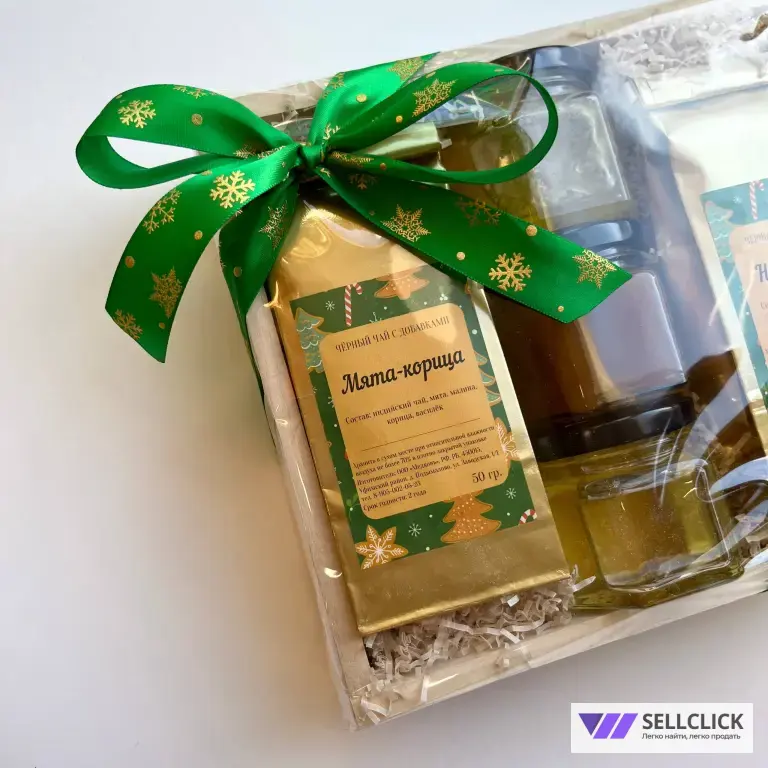 Новогодний набор вкусный в деревянном ящике