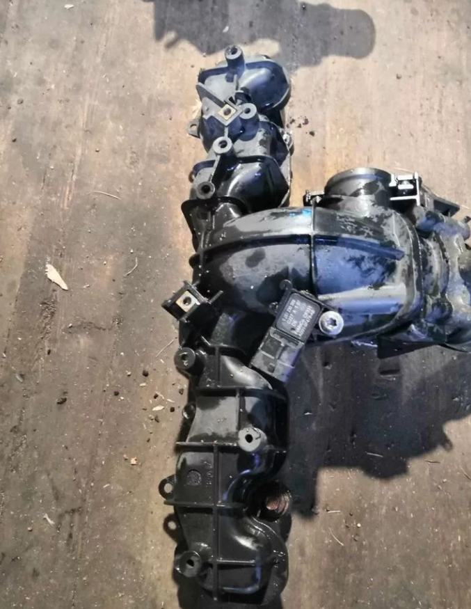 Впускной коллектор Пежо Боксер Ситроен Джампер