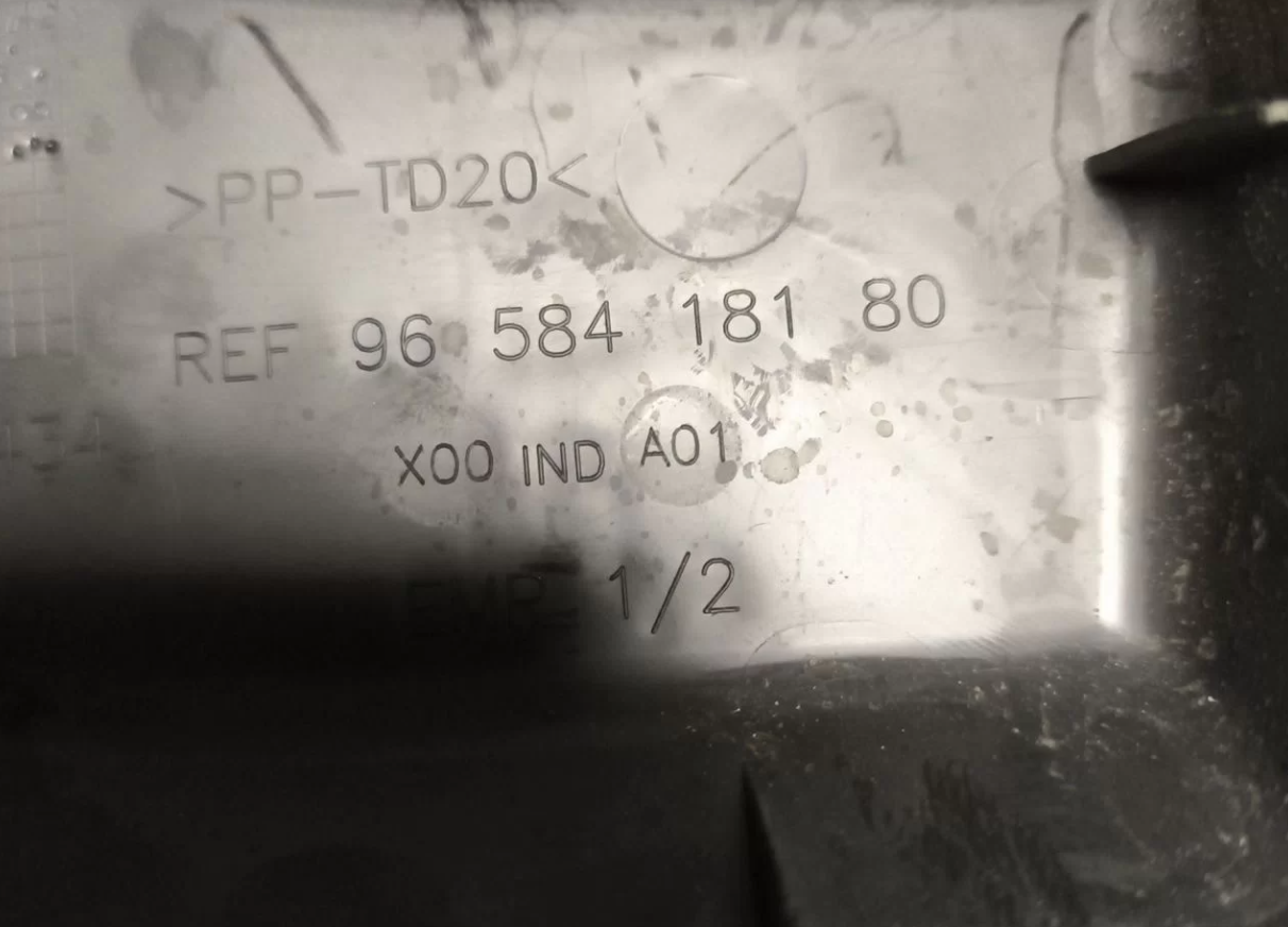 Крышка корпуса блока предохранителей Ситроен Пежо